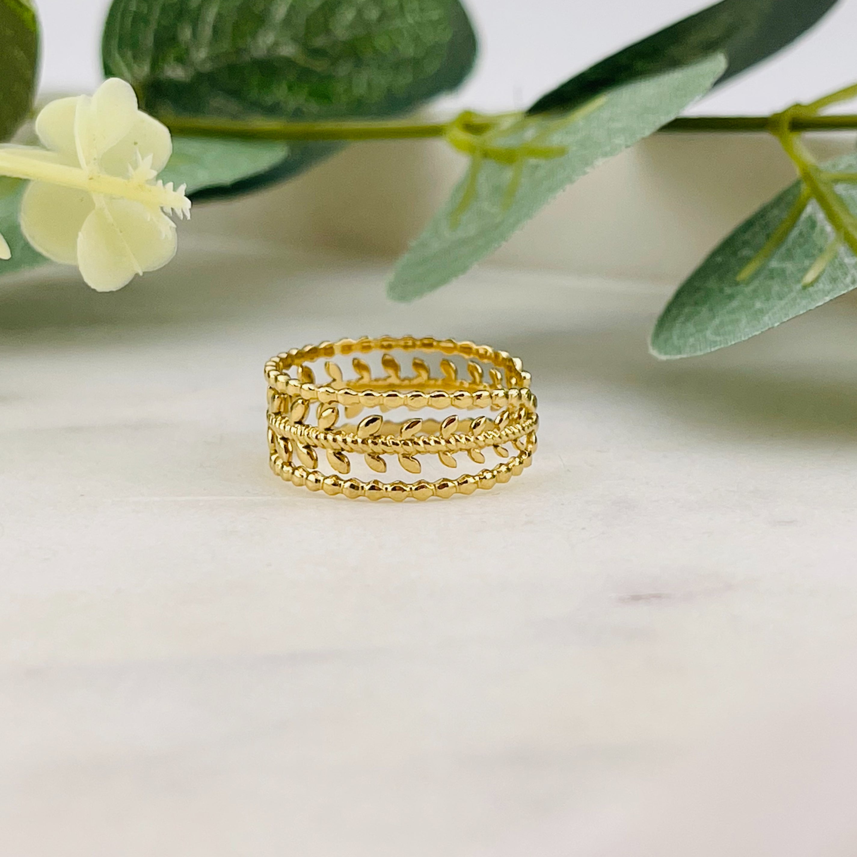 Offener dreireihiger Goldring feinem Boho-Muster Papeta