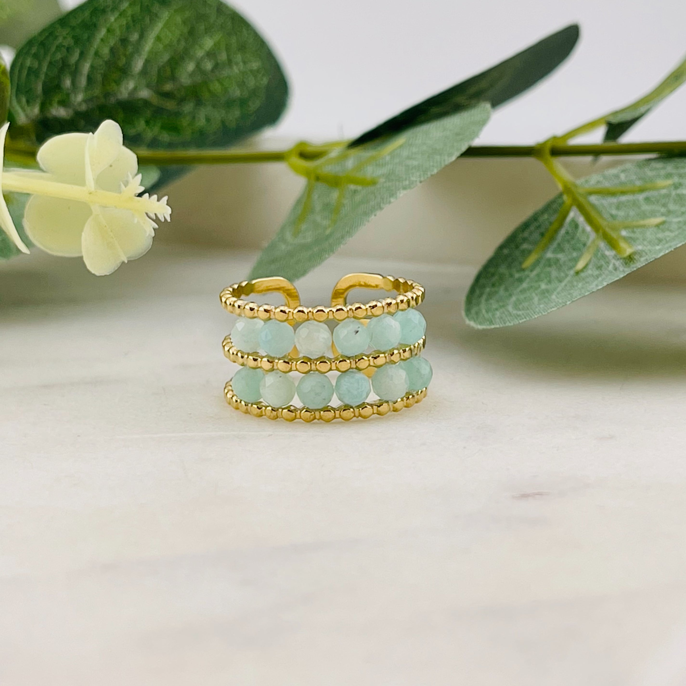 Boho-Goldring mit feinem Kugeldekor und türkis Amazonit Ailete