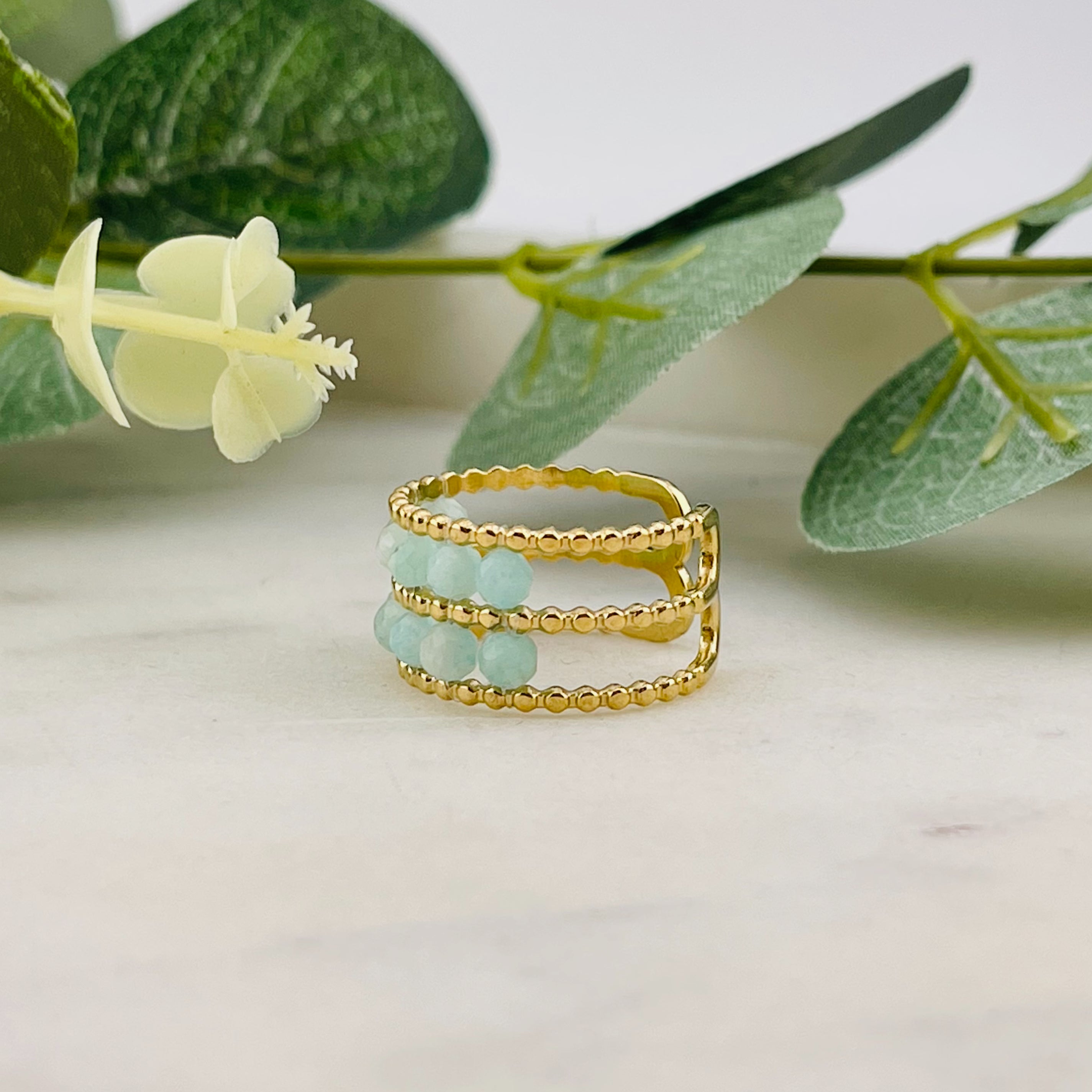 Boho-Goldring mit feinem Kugeldekor und türkis Amazonit Ailete