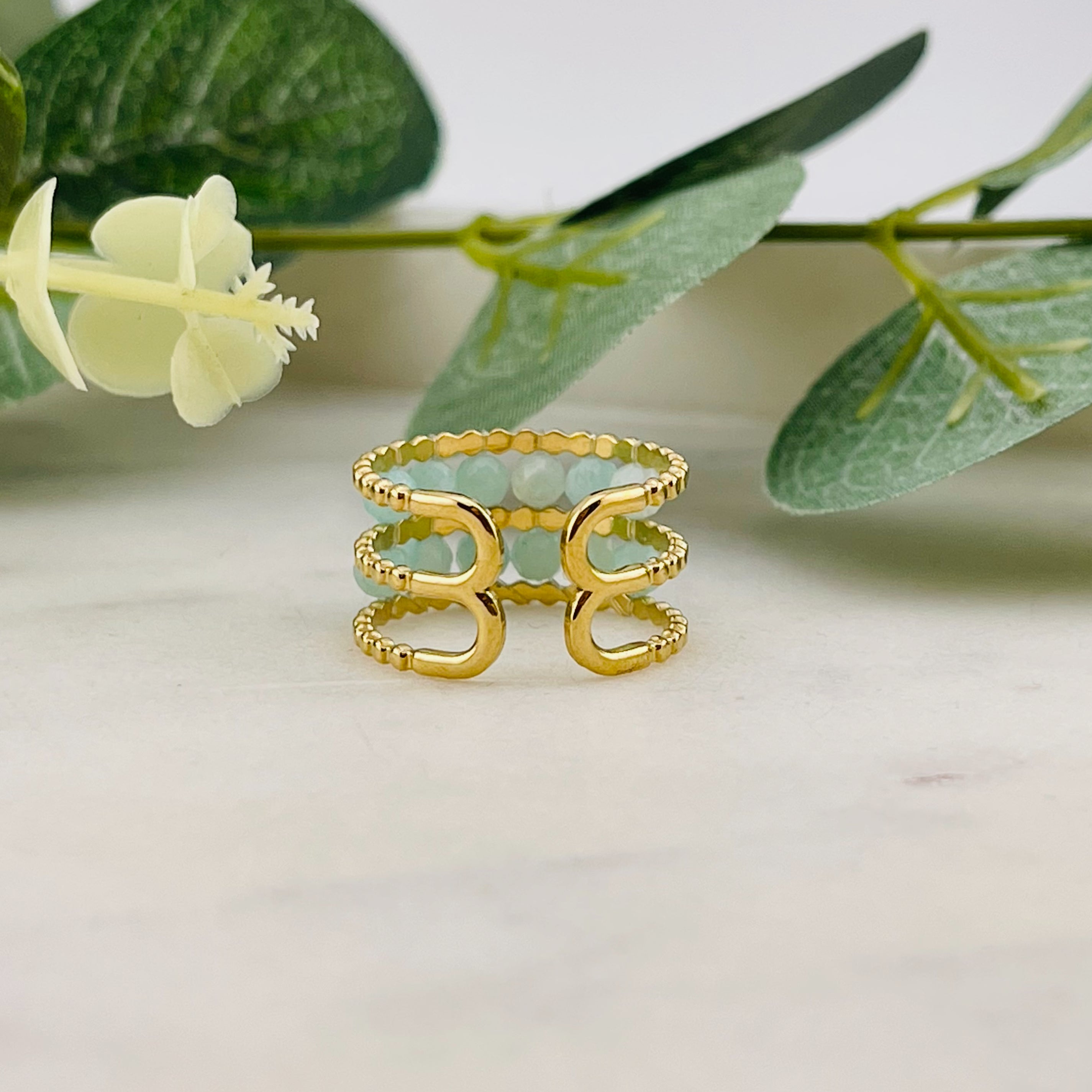 Boho-Goldring mit feinem Kugeldekor und türkis Amazonit Ailete