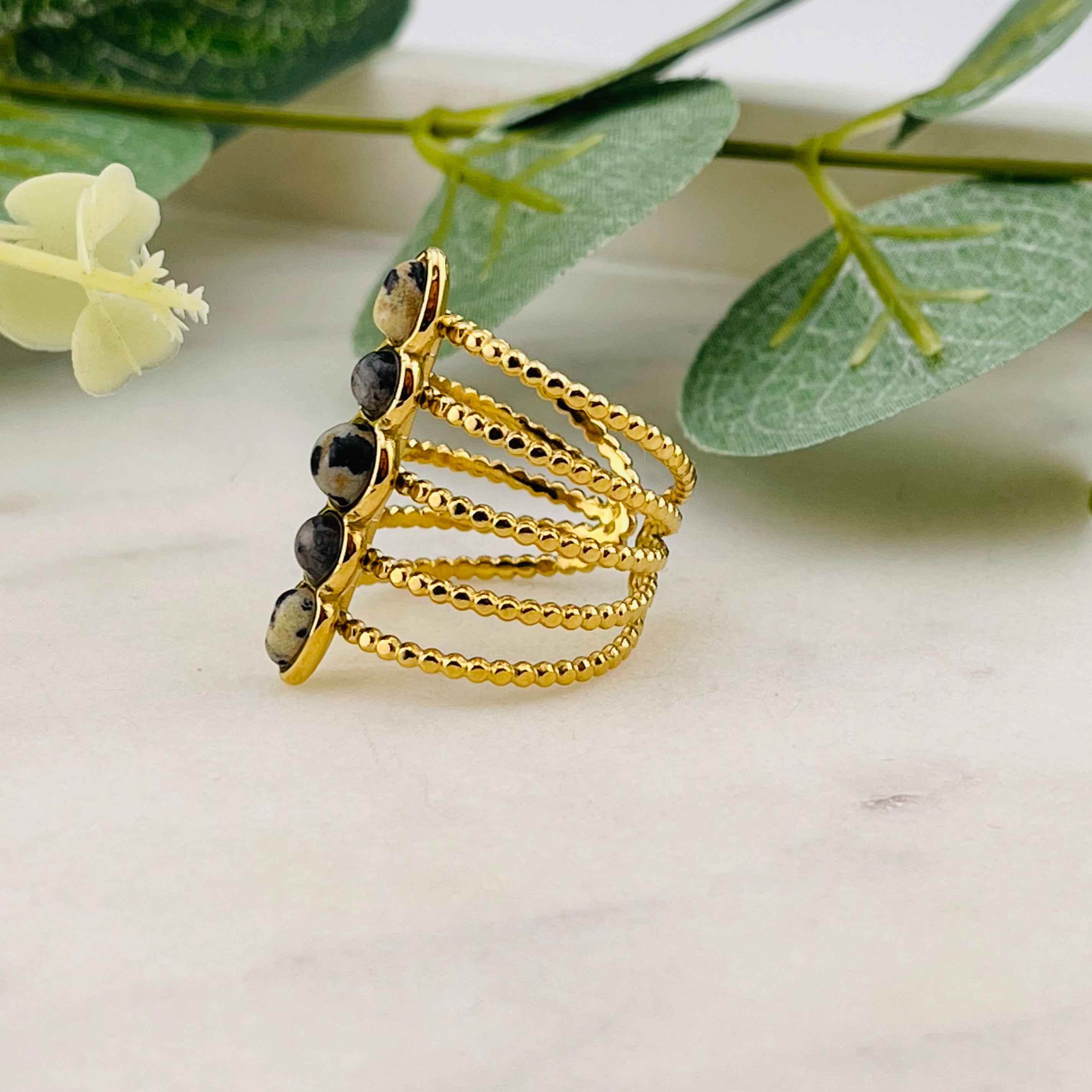 Breiter Goldring mit Dalmatiner Jaspis Steinen Reves