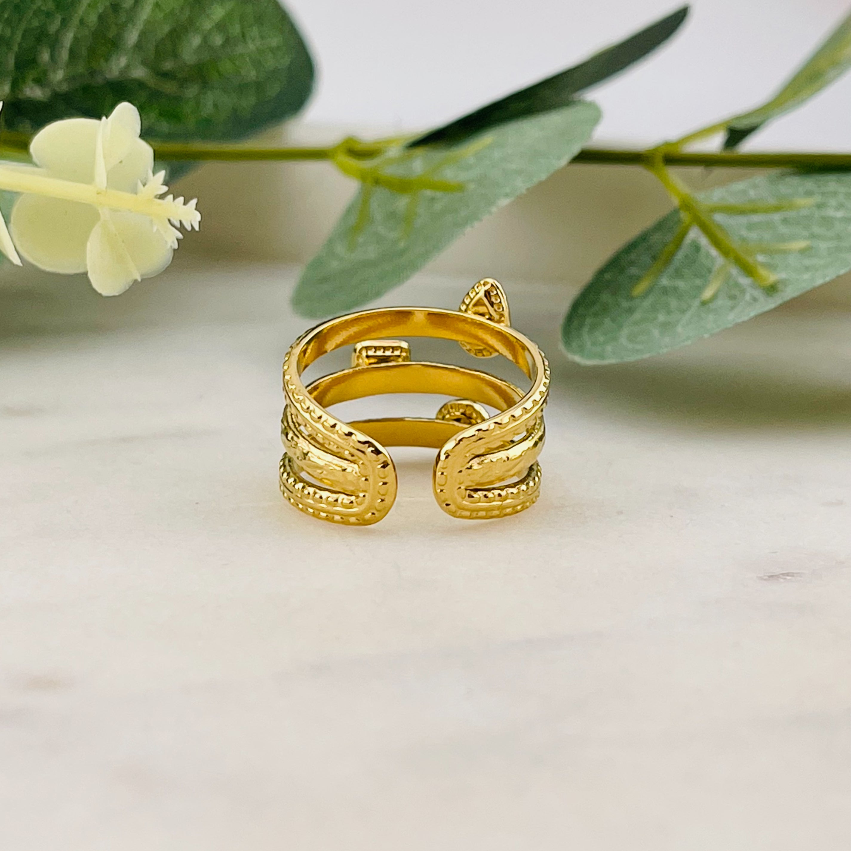 Boho Goldring mit weissen Perlmuttsteinen Iskele