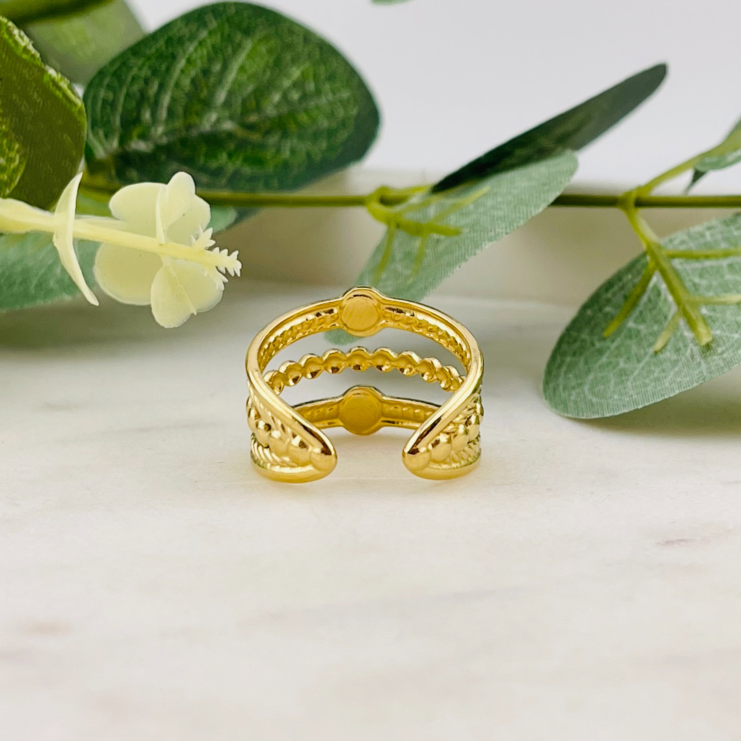 Offener Goldring mit hellen Steinchen Boho-Design Collias