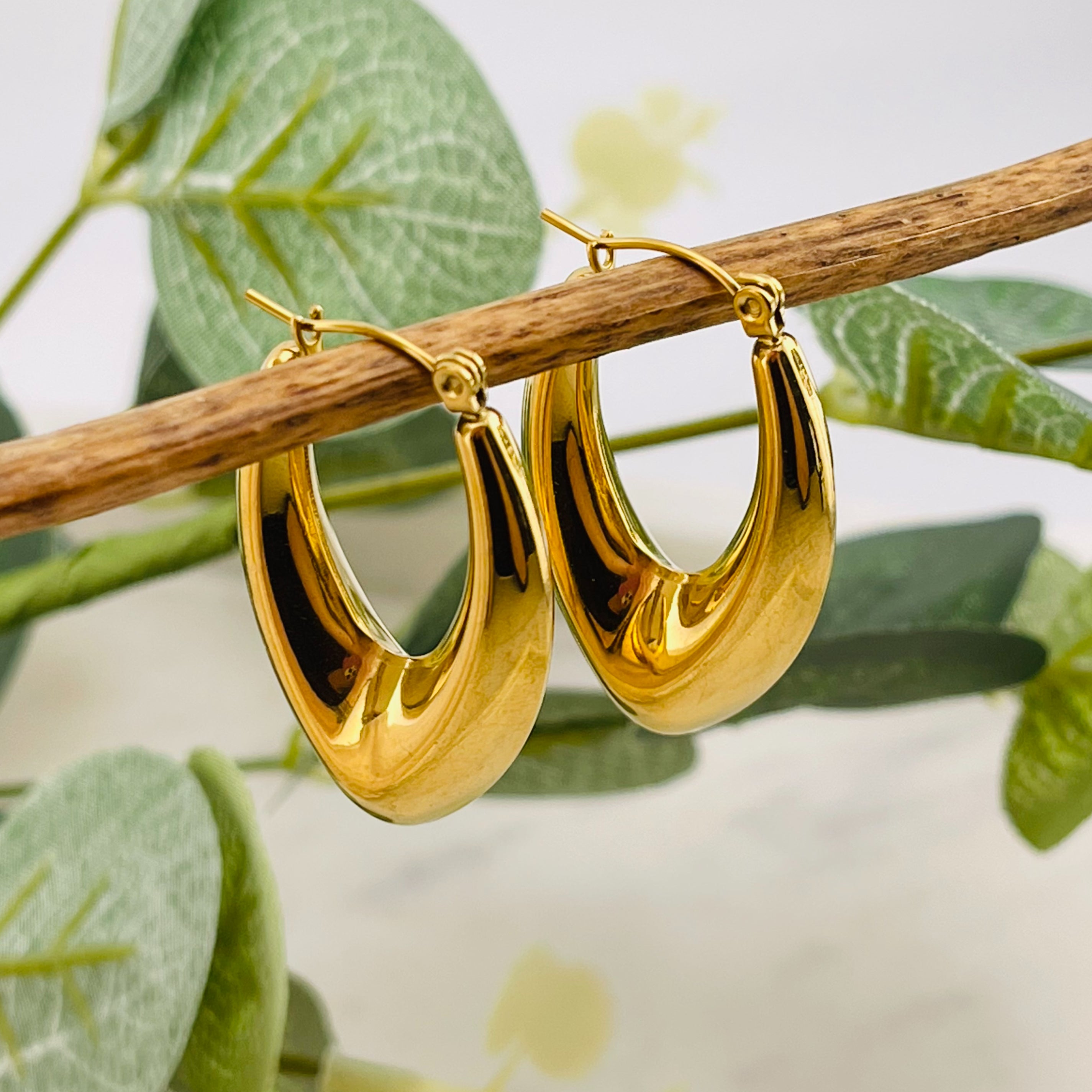 Schlichte breite Gold-Creolen Ohrringe aus Edelstahl Lacey
