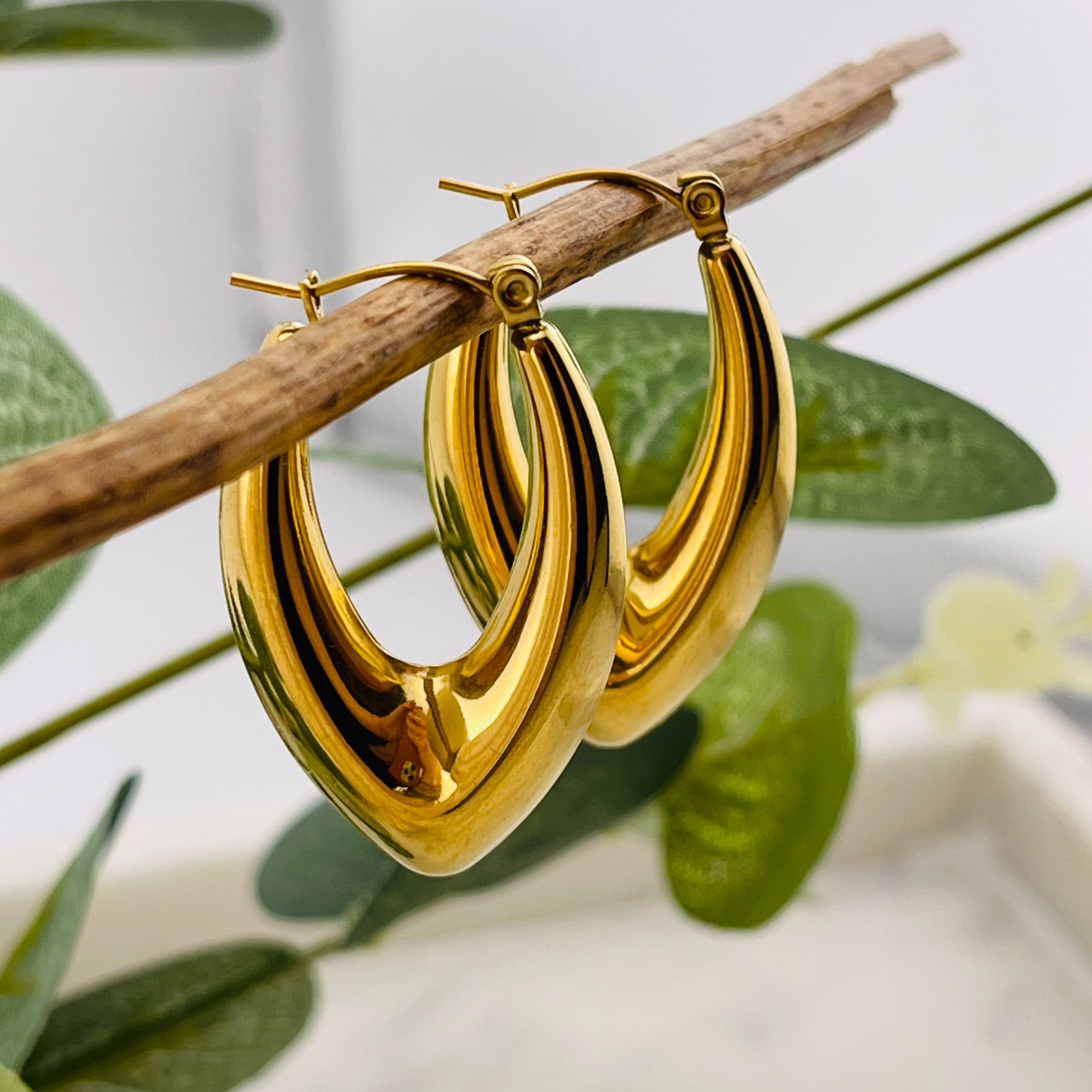 Schlichte breite Gold-Creolen Ohrringe aus Edelstahl Lacey