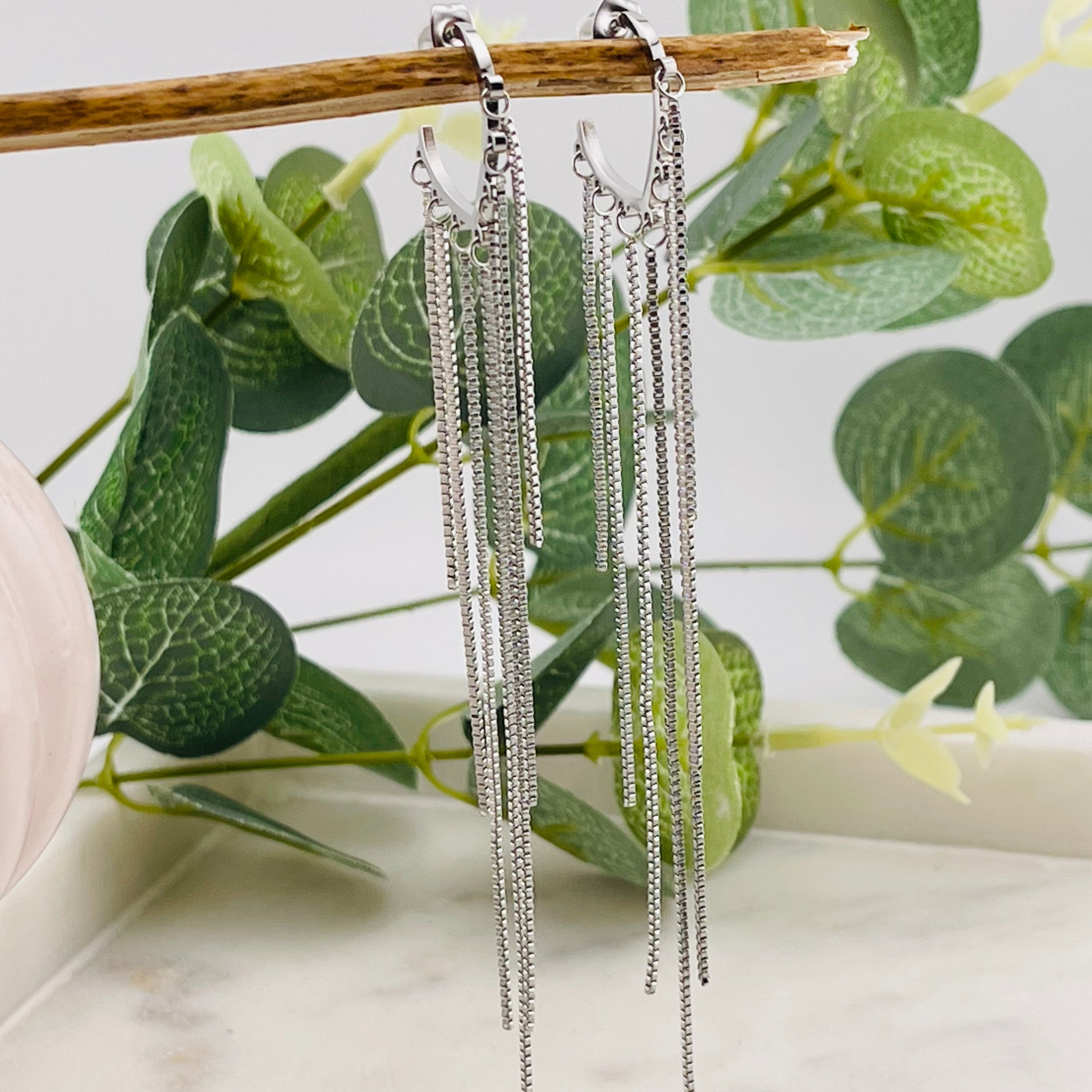 Festival Look Silberohrringe mit langen Ketten-Anhängern Chanty