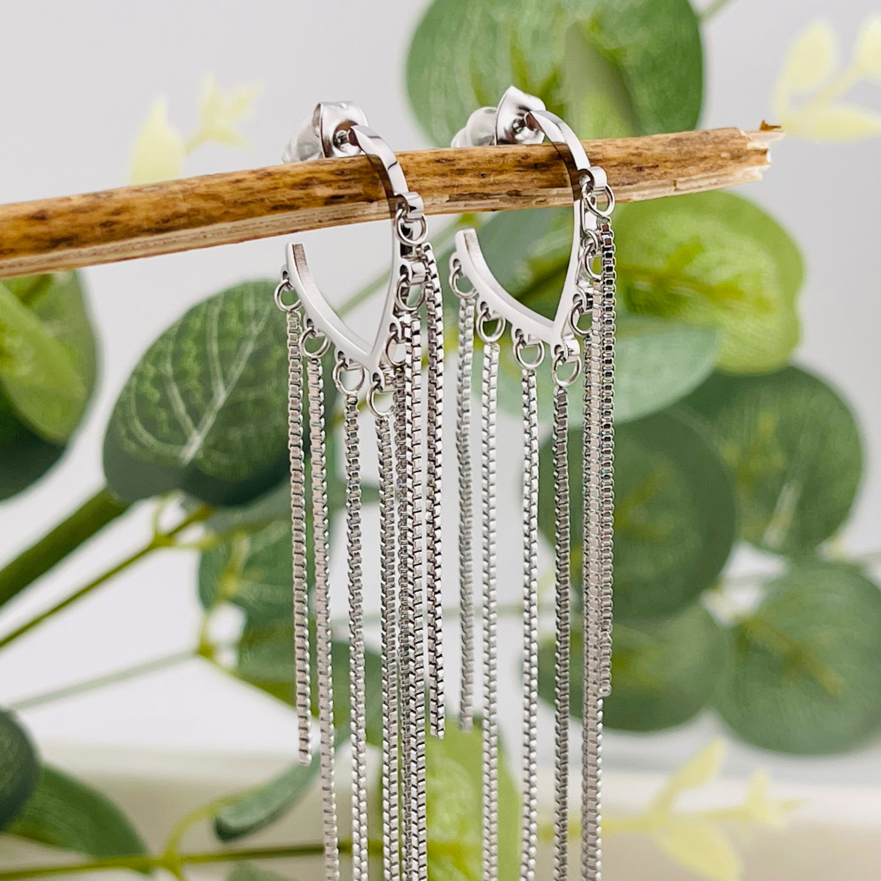 Festival Look Silberohrringe mit langen Ketten-Anhängern Chanty