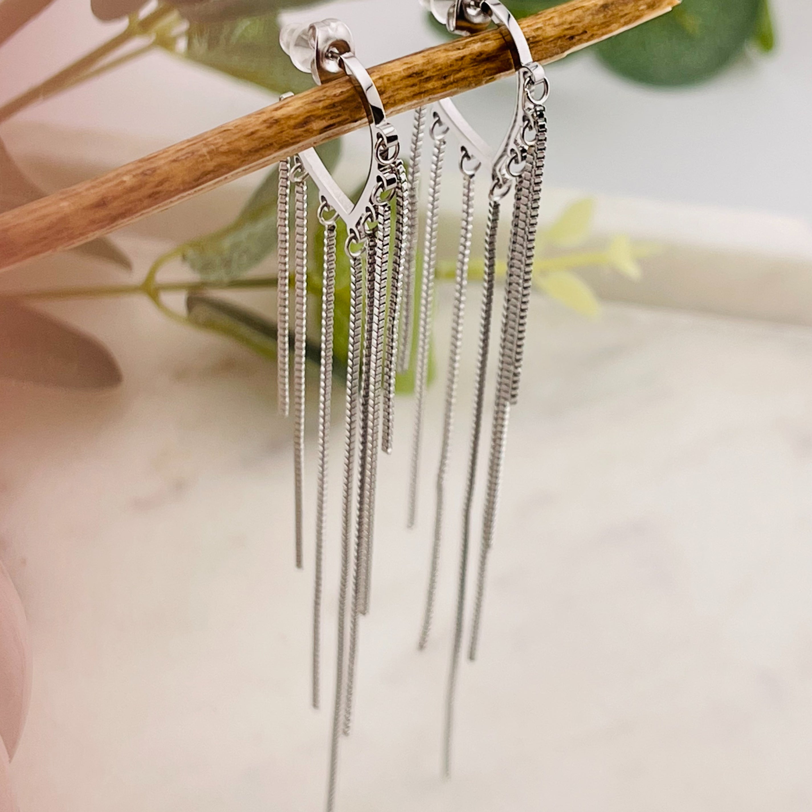 Festival Look Silberohrringe mit langen Ketten-Anhängern Chanty