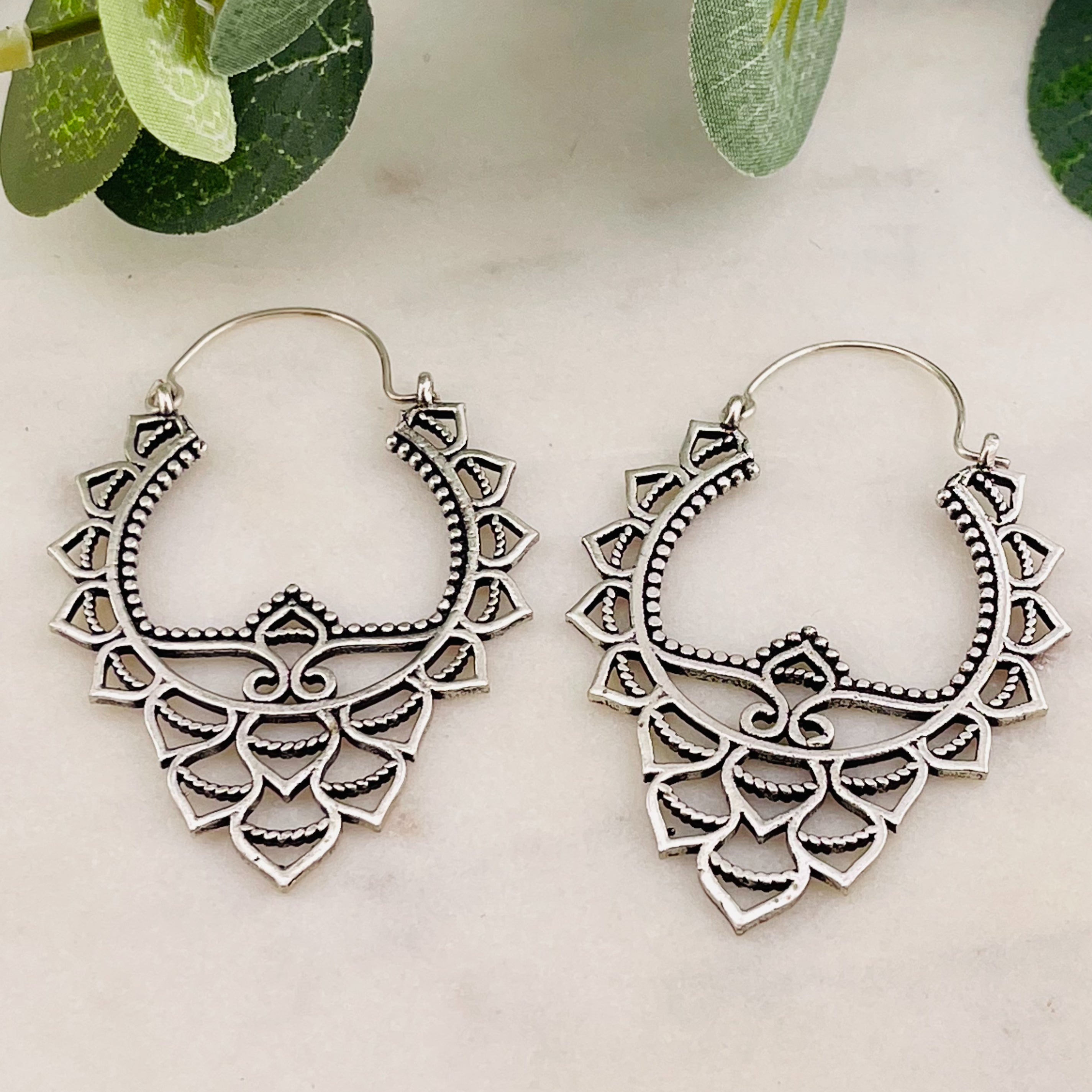 Grosse silberne Ohrringe im indischen Boho-Style Louanna