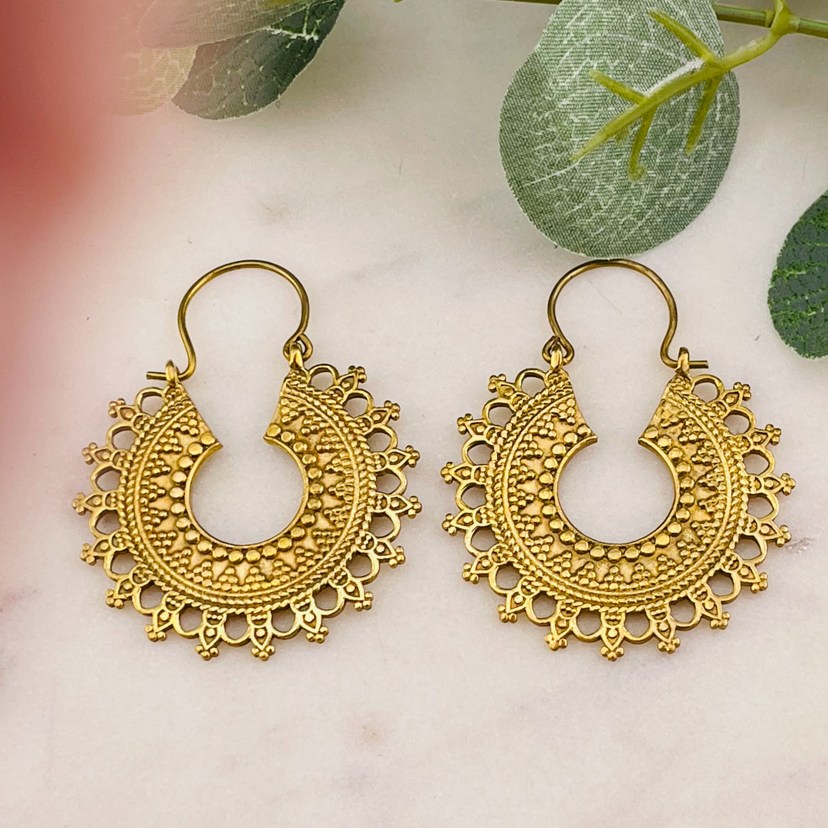 Goldene Hippie-Ohrringe mit orientalischem Design Iwalani