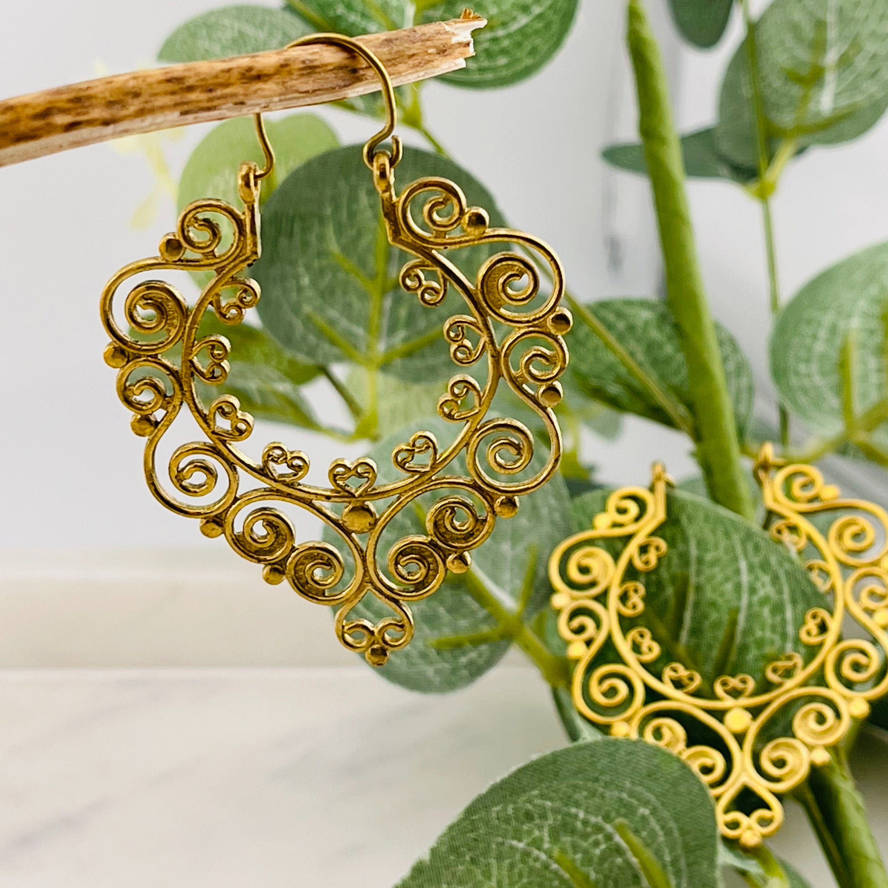 Goldene Hippie-Ohrringe mit orientalischem Boho Design Hanako