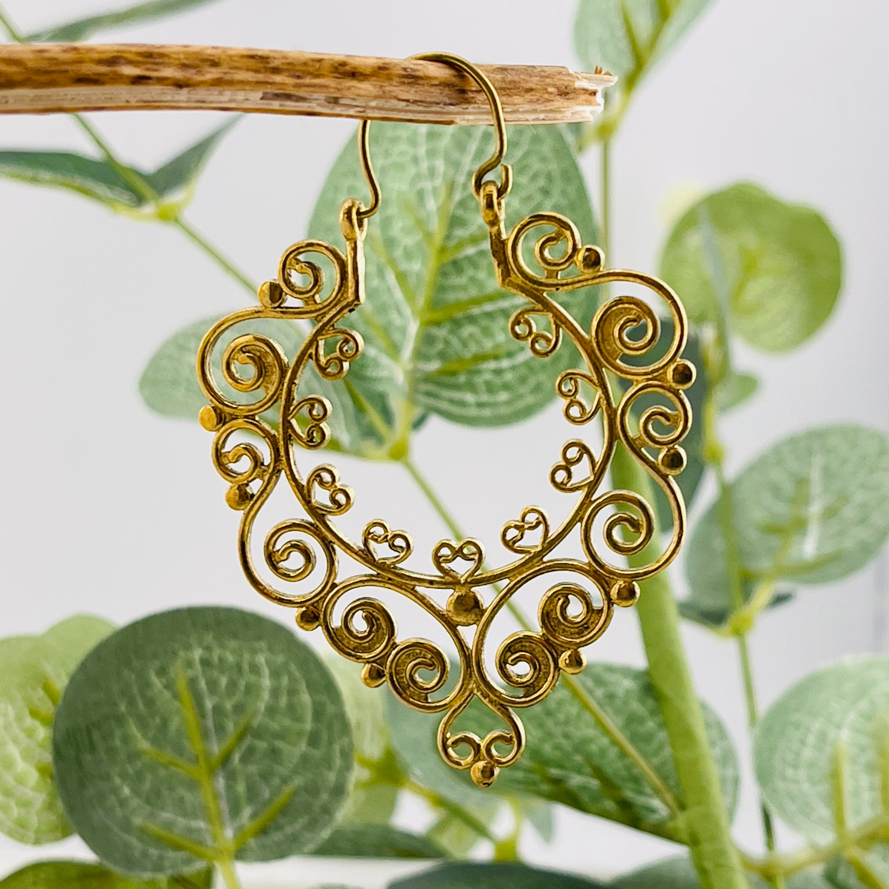 Goldene Hippie-Ohrringe mit orientalischem Boho Design Hanako