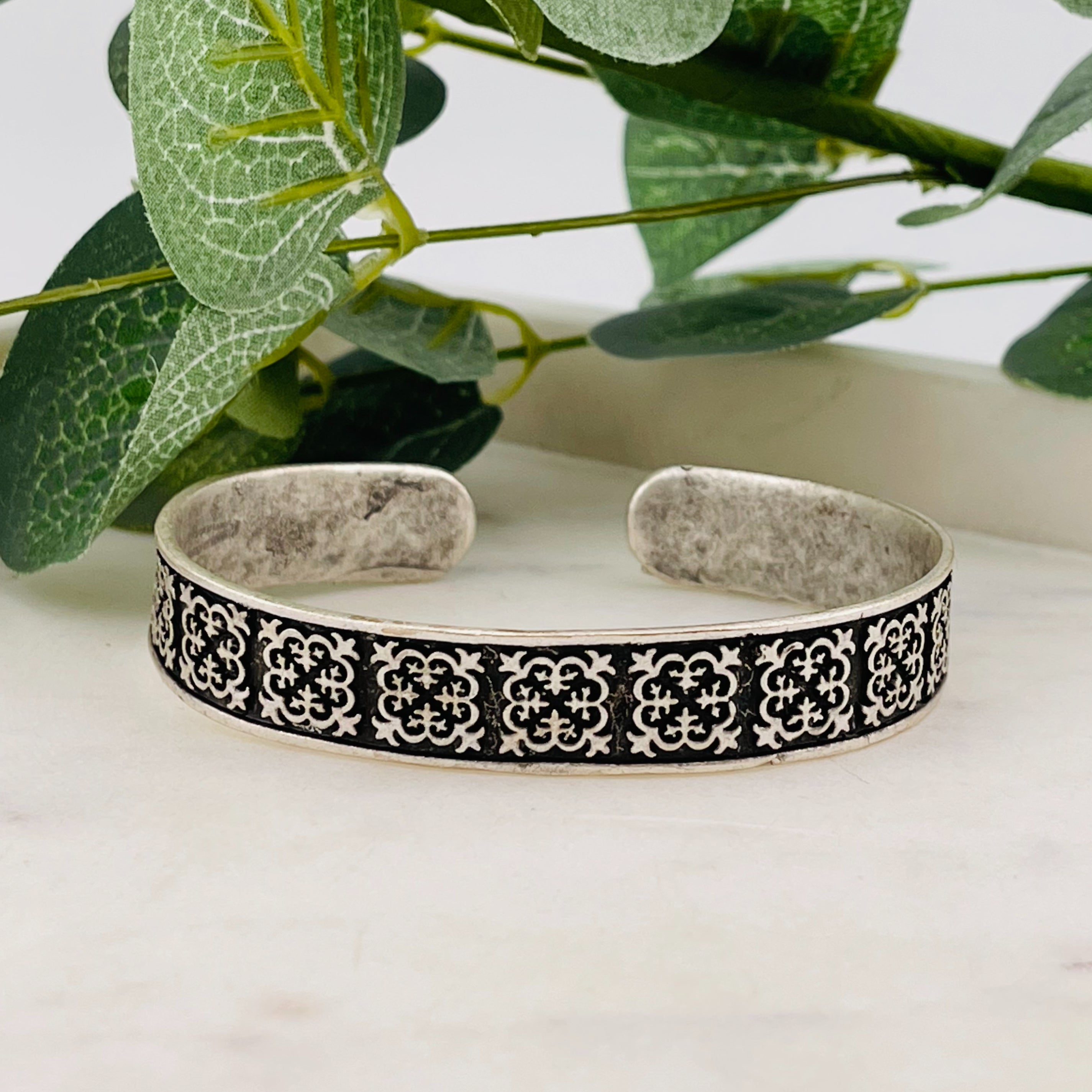 Silberarmreif mit Ornamenten Boho-Style Sia