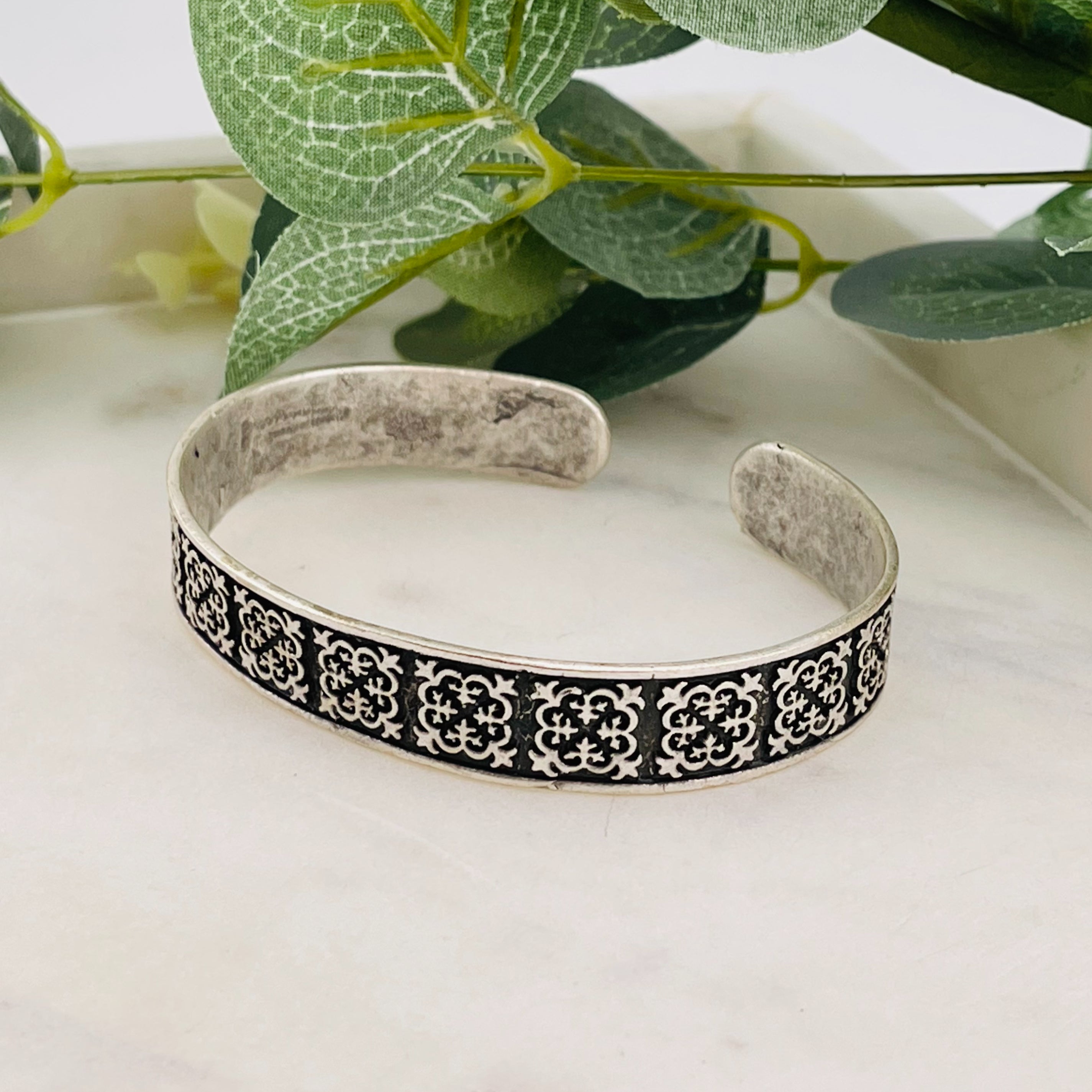 Silberarmreif mit Ornamenten Boho-Style Sia