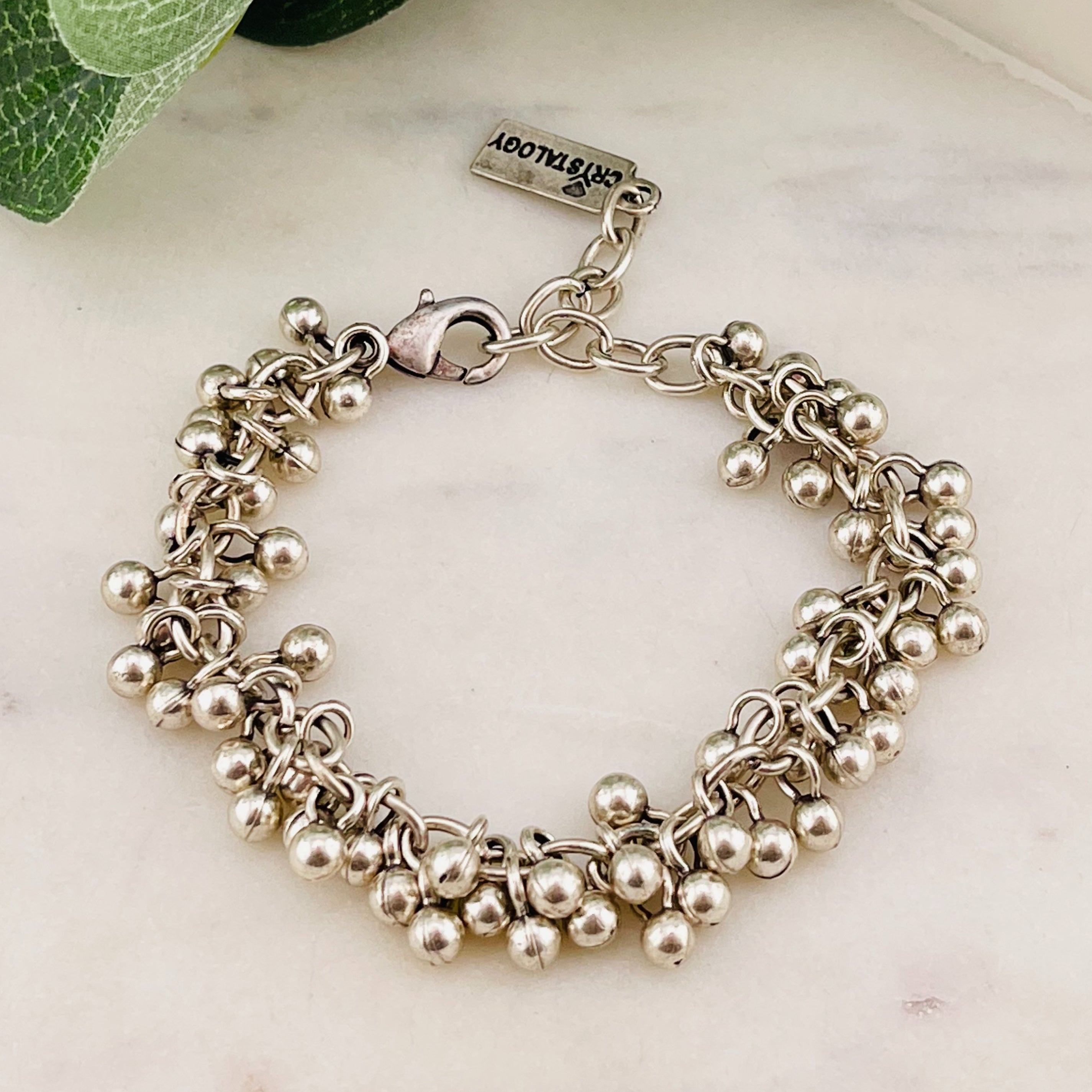 Verspielte Boho-Armkette Silber mit Perlenanhängern Aliya