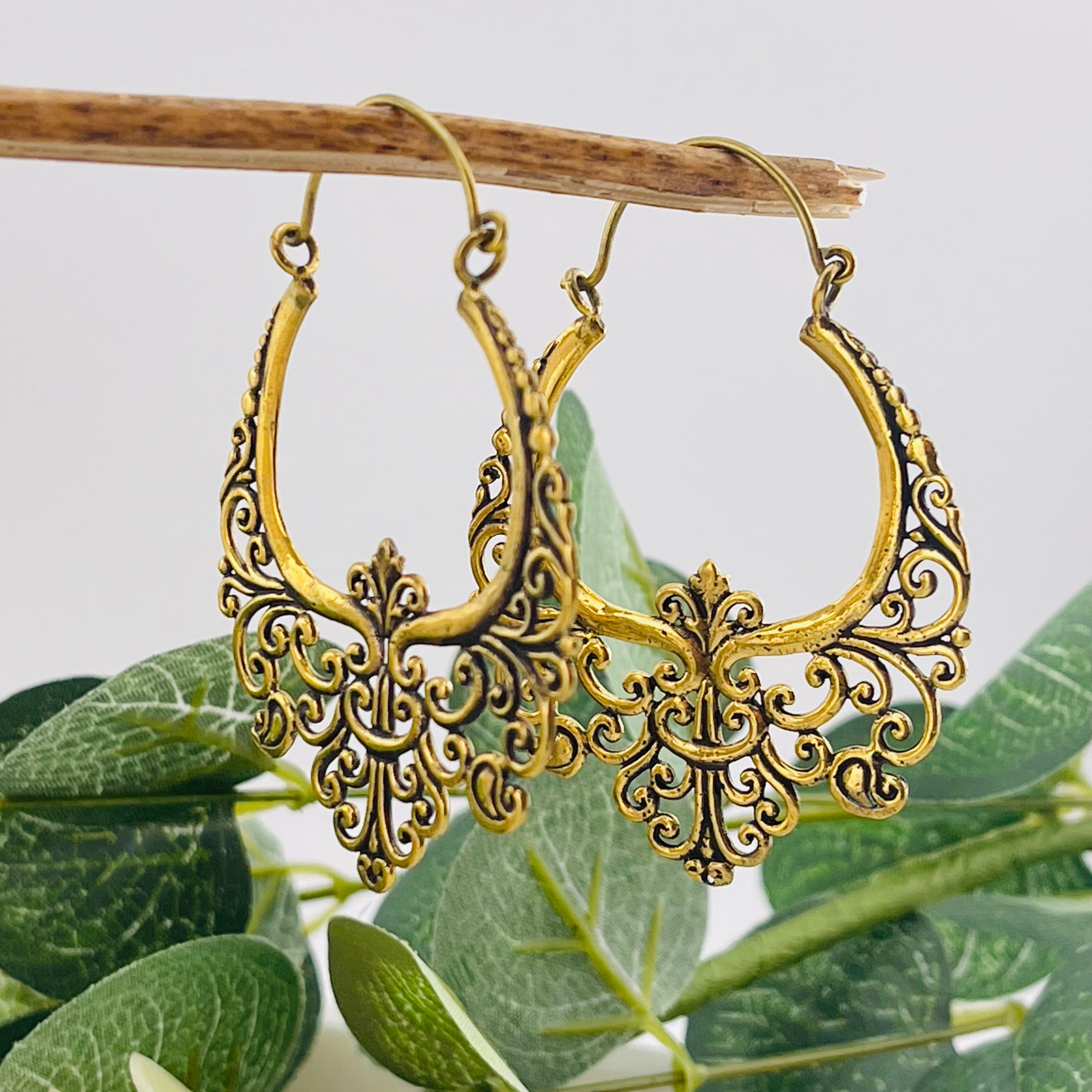 Goldene Hippie-Ohrringe im indischen Boho-Style Sedela