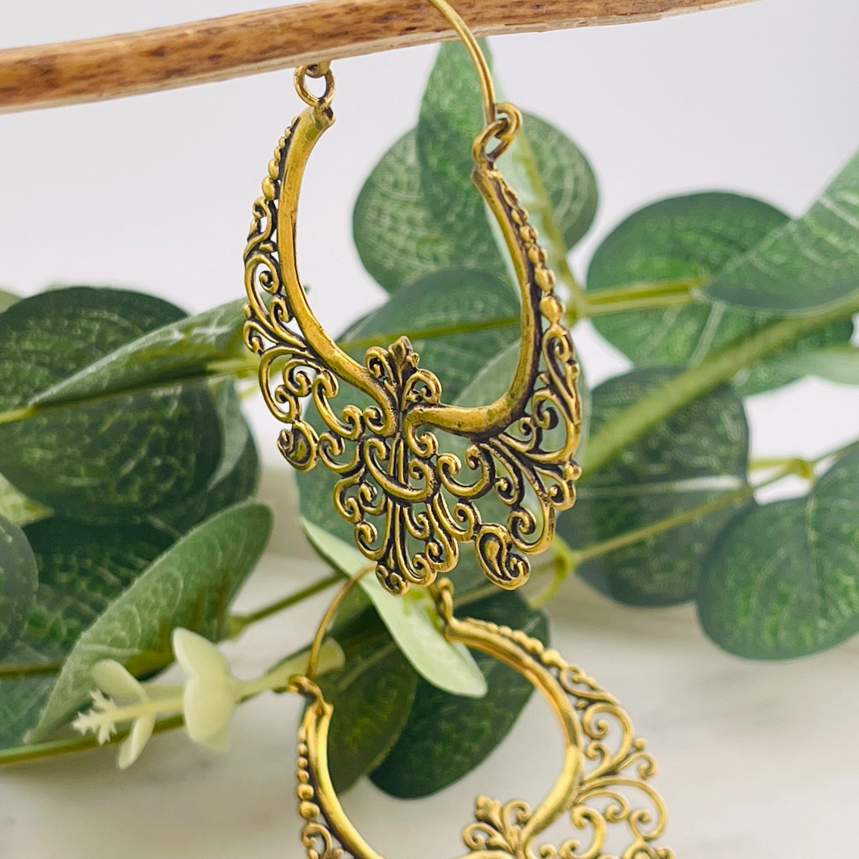 Goldene Hippie-Ohrringe im indischen Boho-Style Sedela