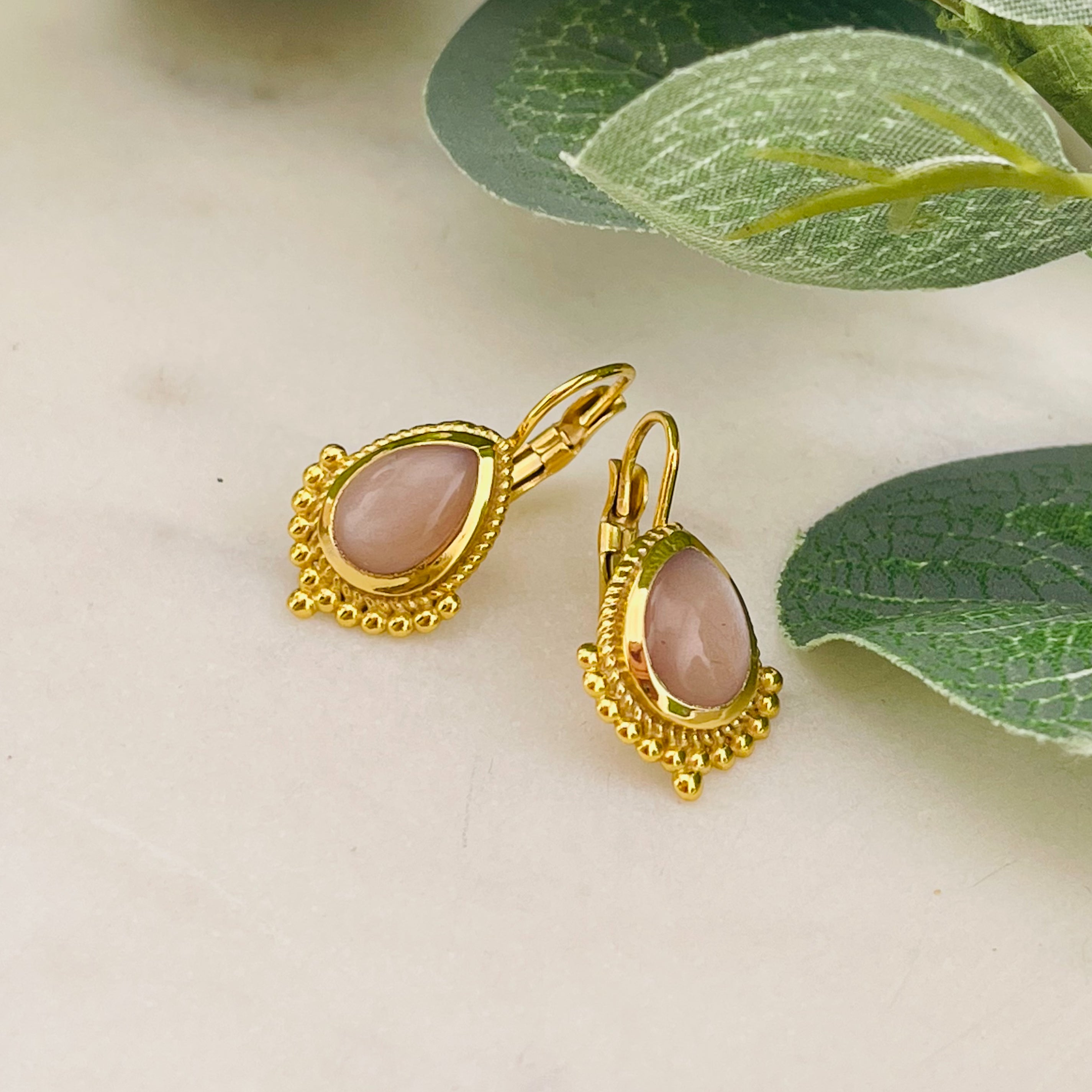 Goldene Tropfen-Ohrhänger mit Rauchquarz Vintage Pink Sand Toya