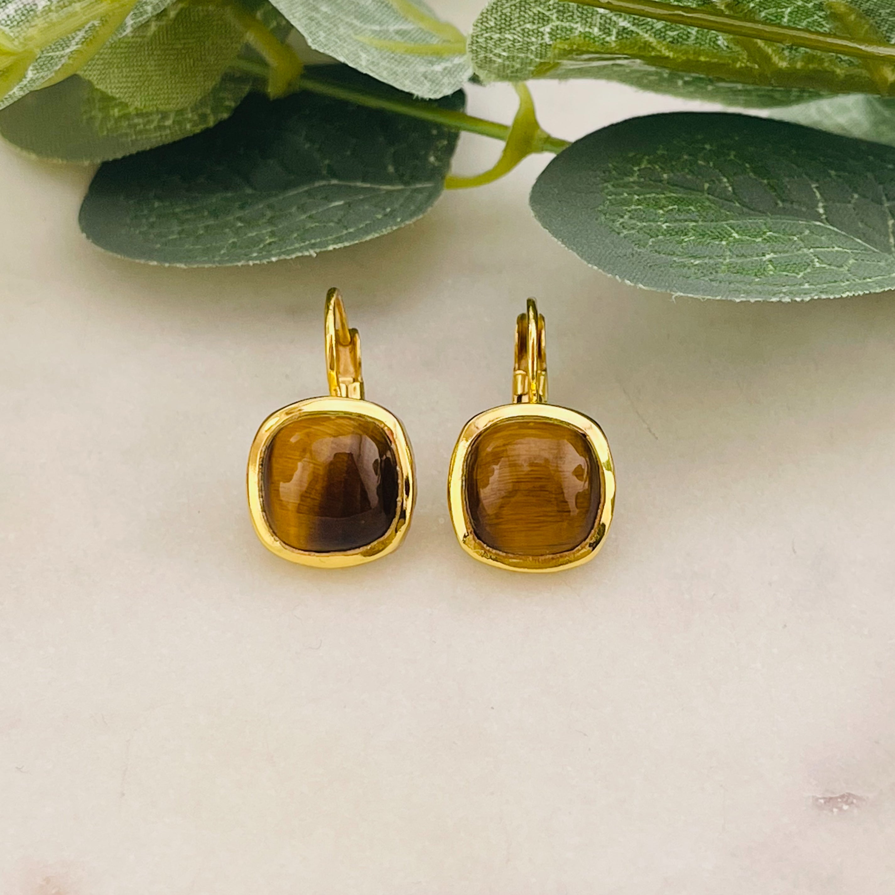 Goldene Vintage Ohrhänger mit Tigerauge Pink Sand Fawn