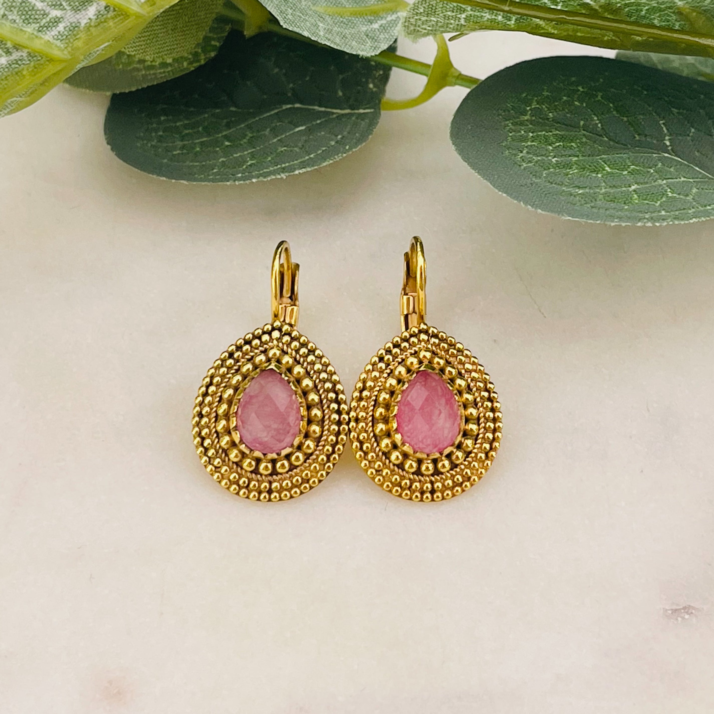 Goldene Ohrringe mit Pink Stein Vintage-Style Pink Sand Denise