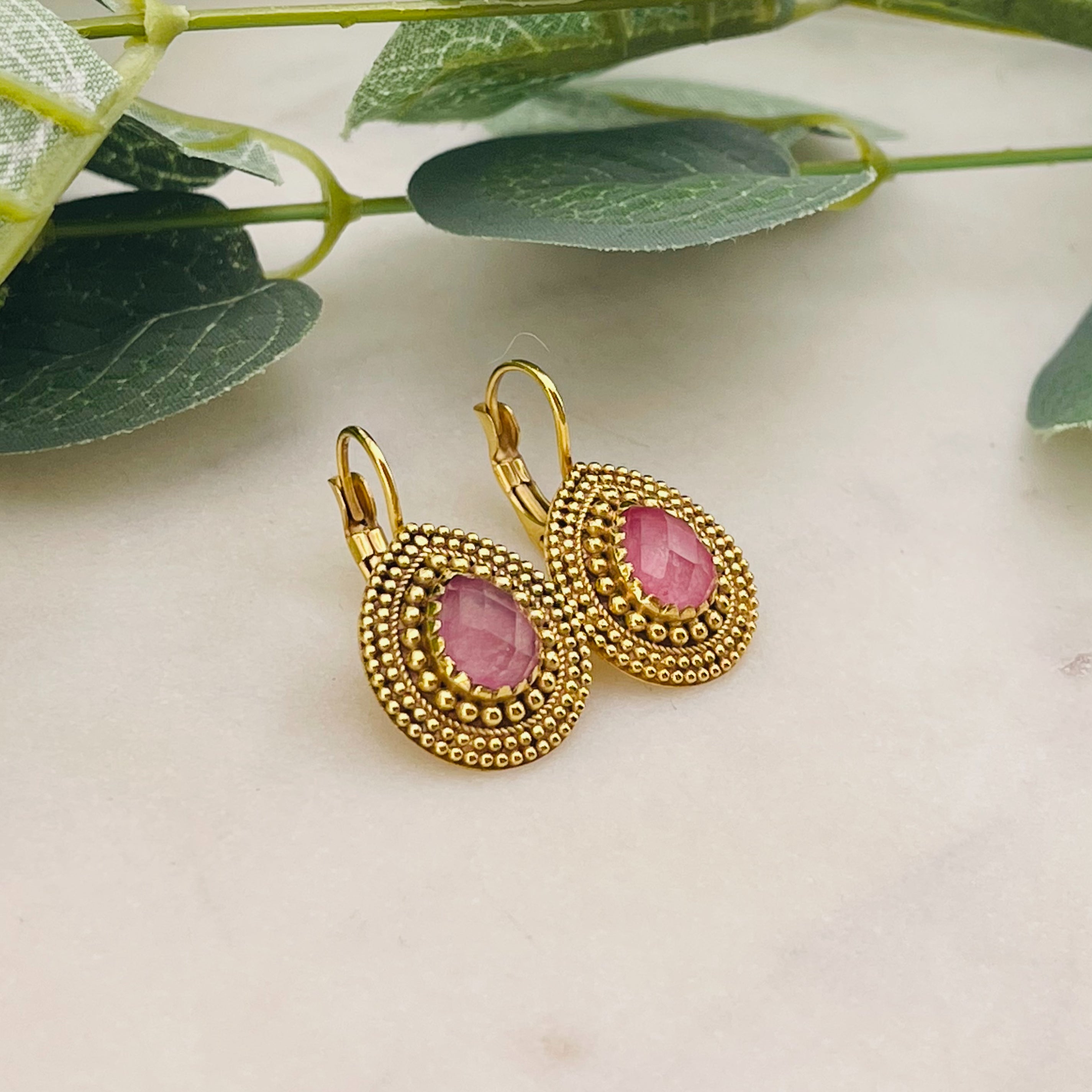 Goldene Ohrringe mit Pink Stein Vintage-Style Pink Sand Denise