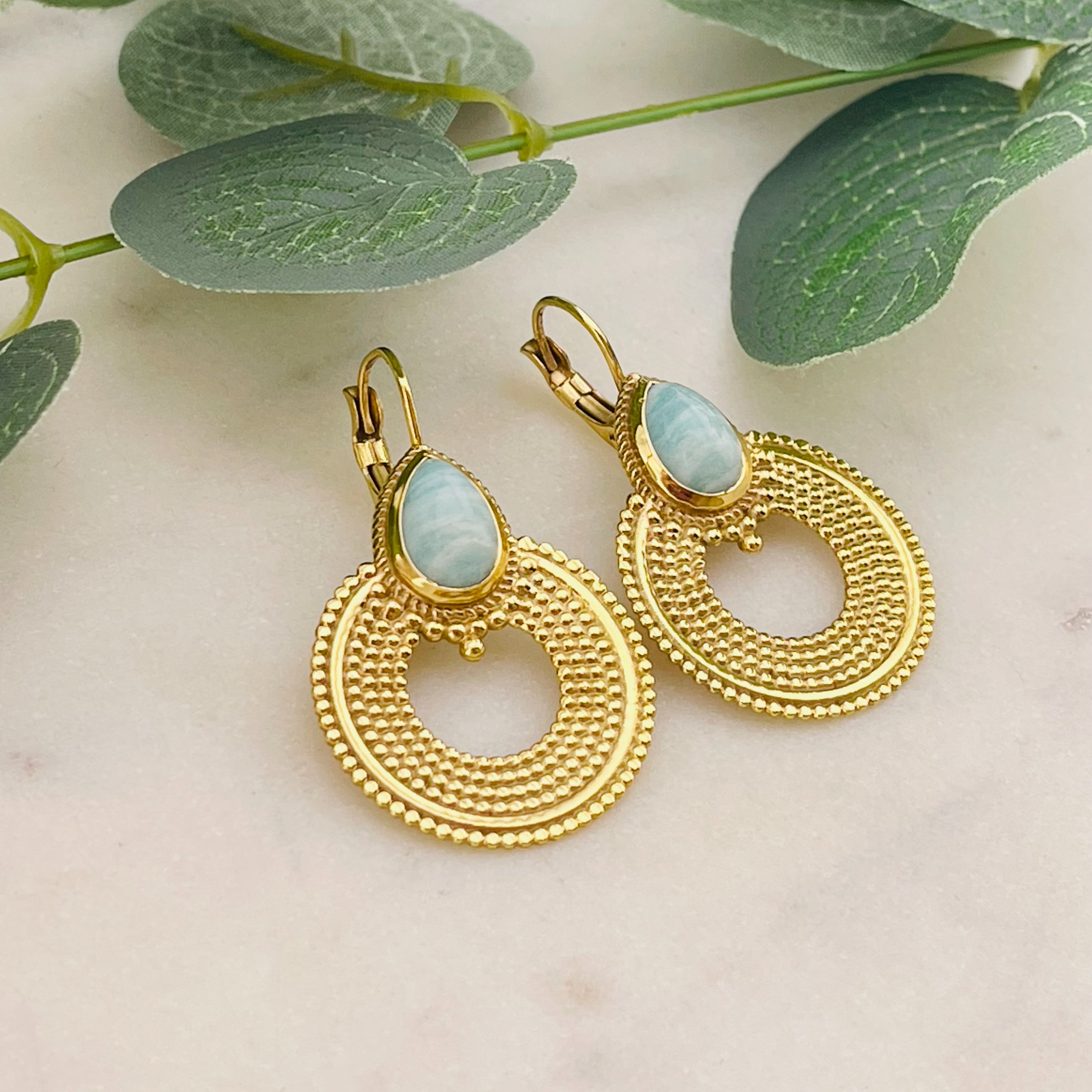 Goldene Ohrhänger mit Boho-Reifen und türkis Stein Pink Sand Rabea