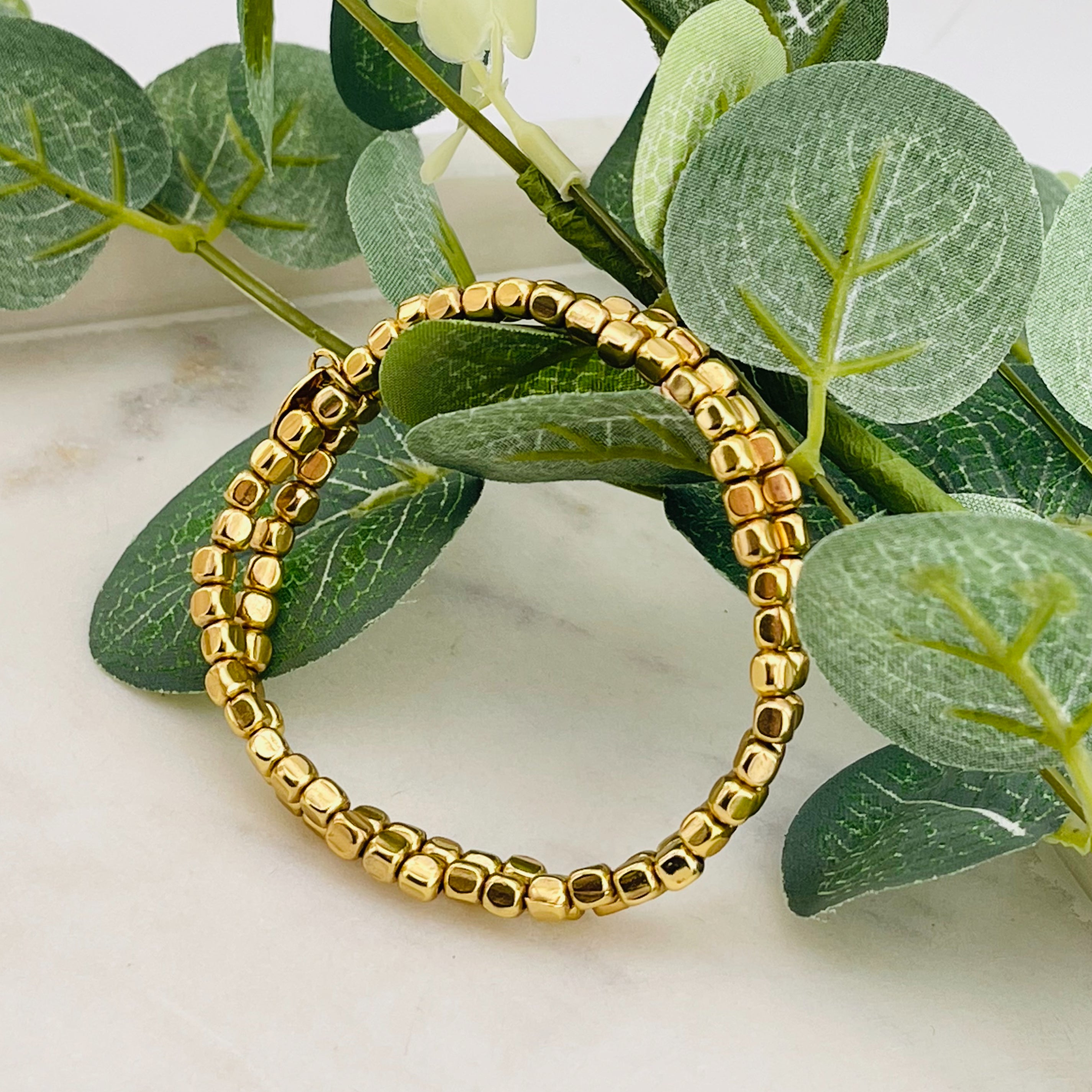 Elastisches Doppelarmband mit Goldperlen Pink Sand Sanna