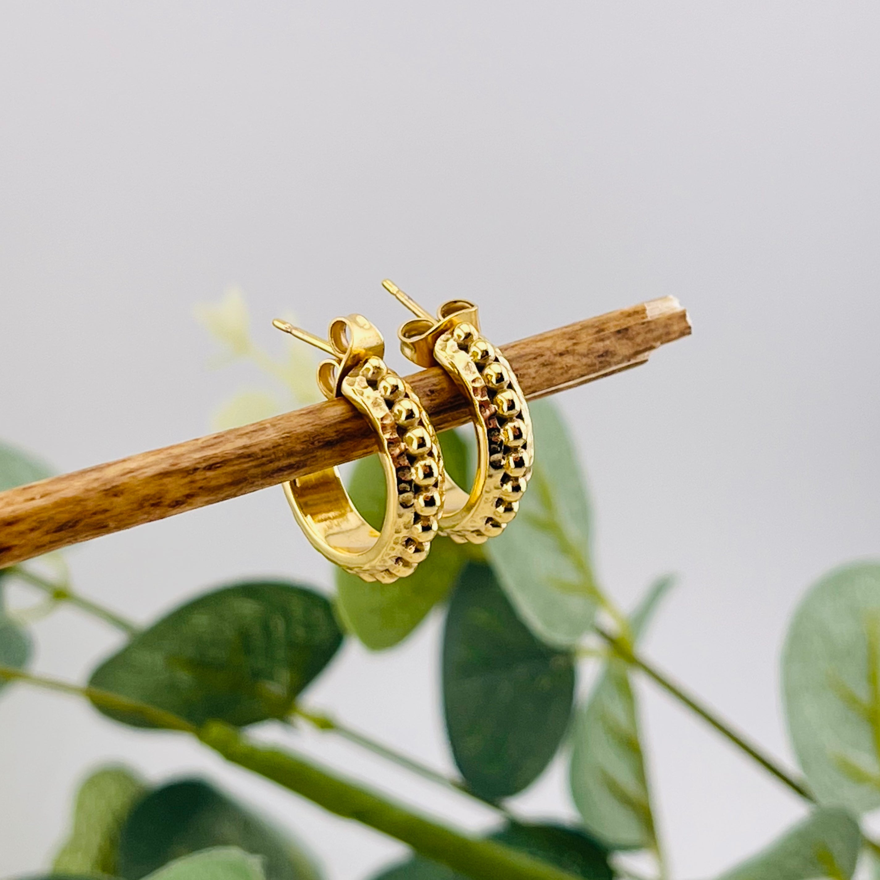 Kleine Goldcreolen-Ohrringe mit Boho-Flair Pink Sand Fiona