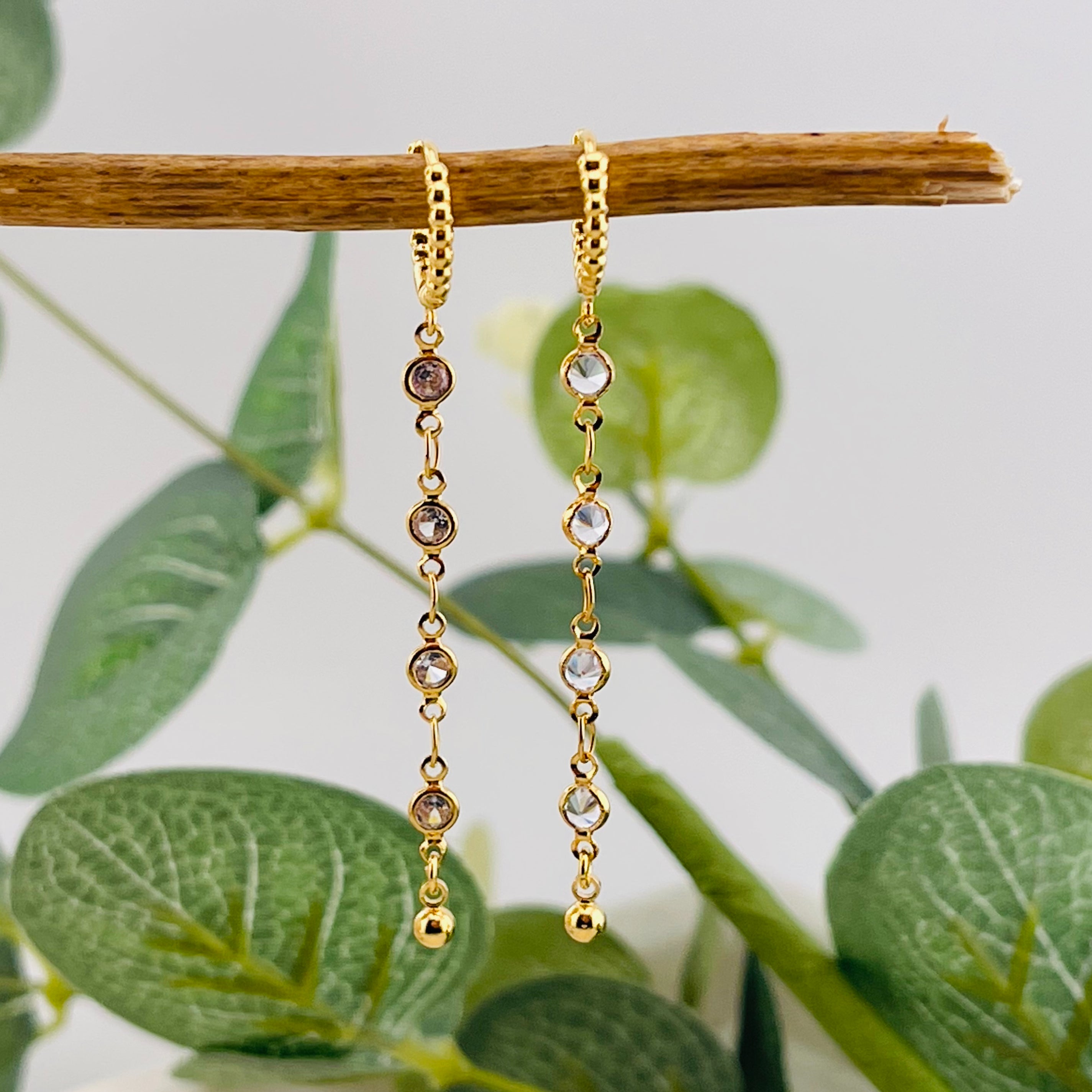Kleine Goldcreolen-Ohrringe mit langer Anhängerkette Minuet