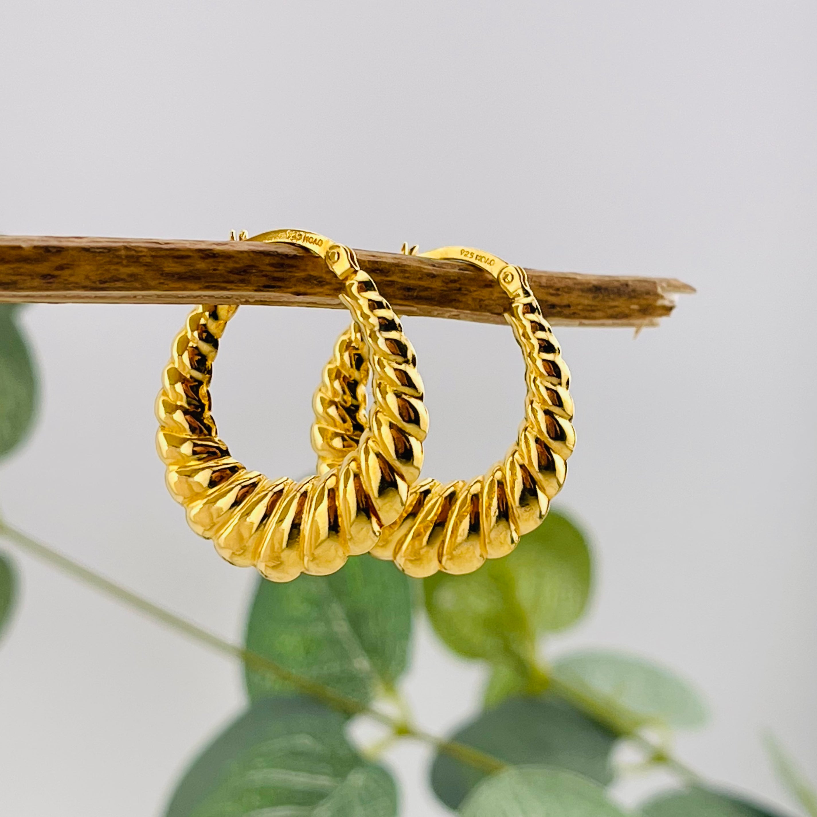 Breite goldene Creolen-Ohrringe Urban-Style Runa