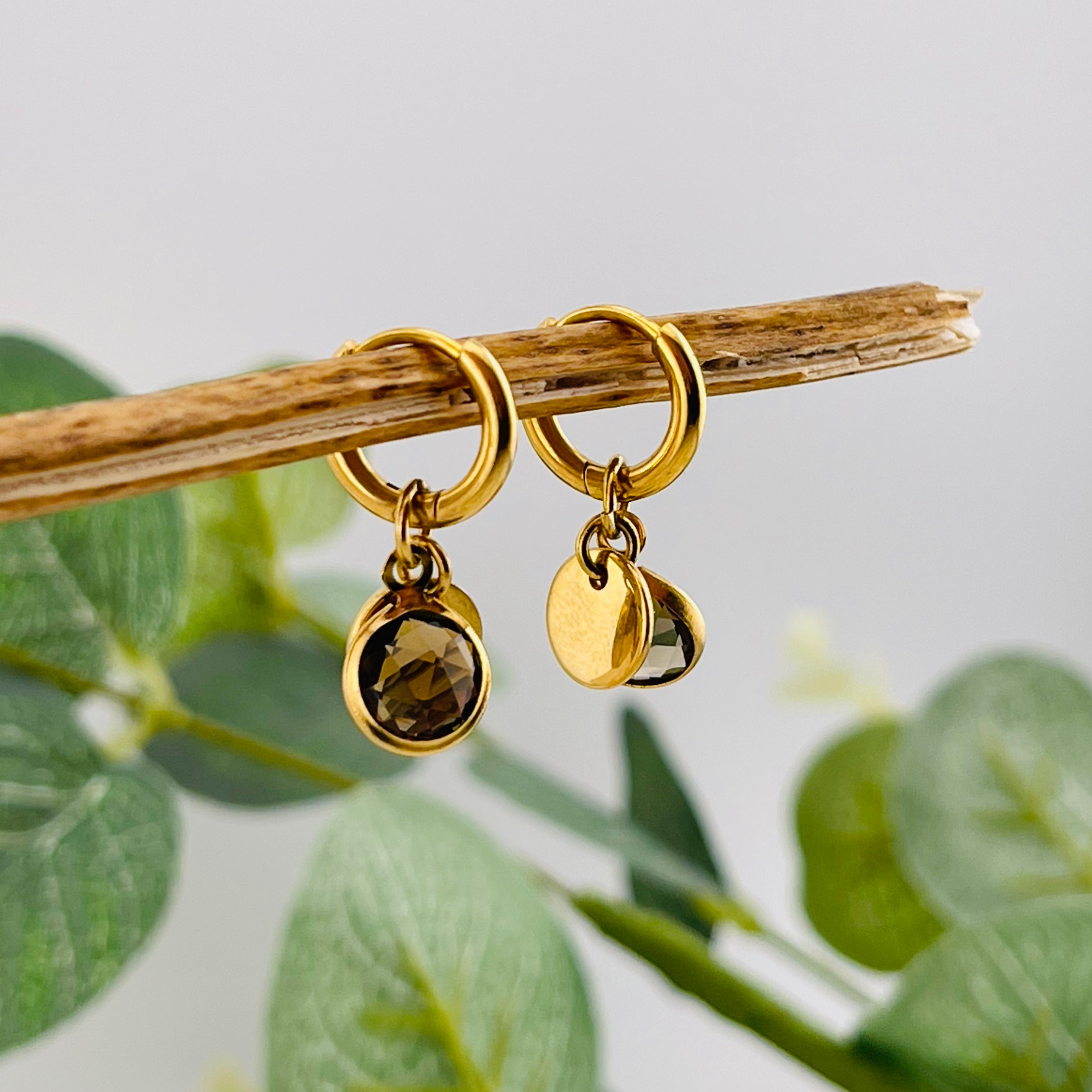 Kleine Goldcreolen mit braunen Kristallanhängern Orlane