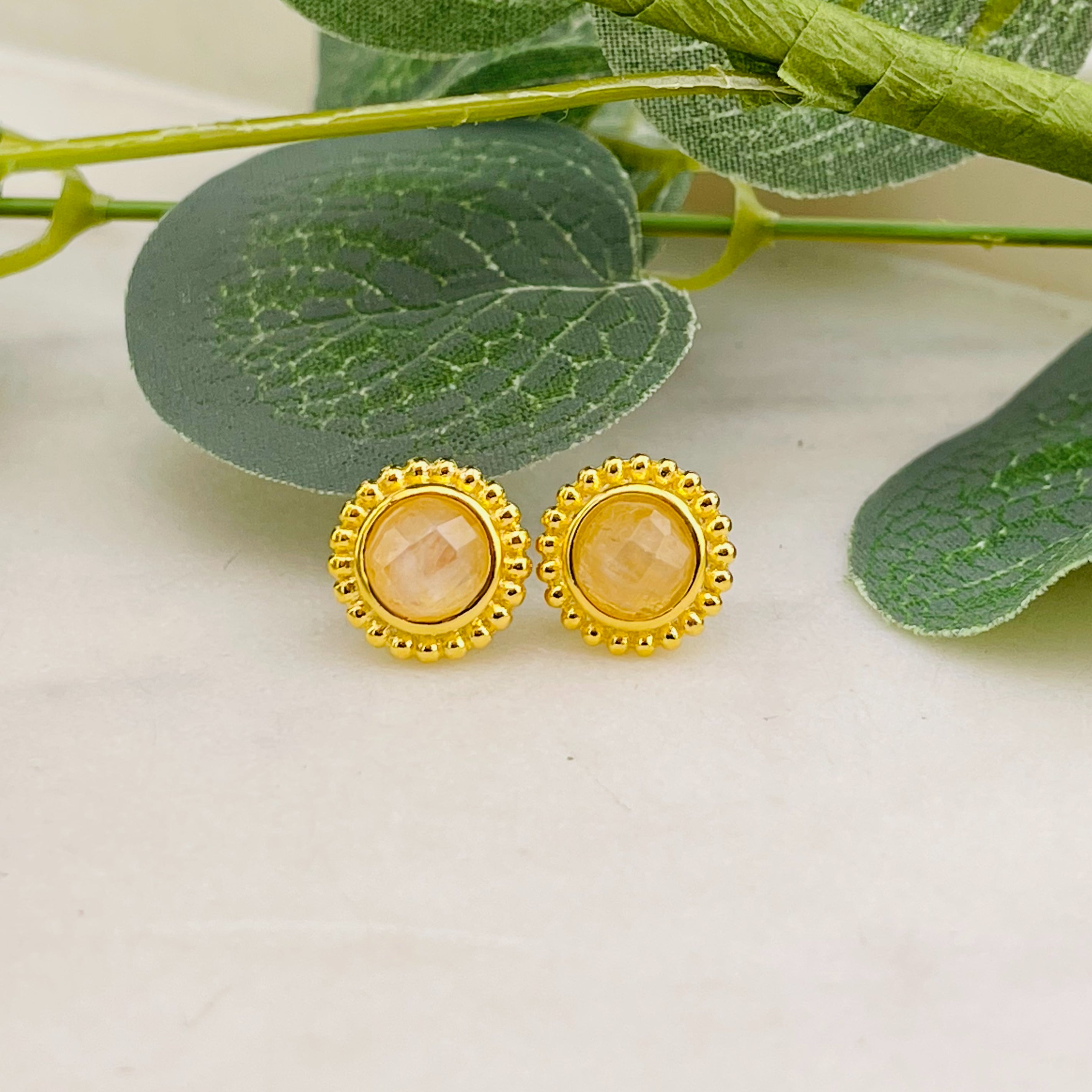 Goldohrstecker mit Mondstein Vintage Style Catiya