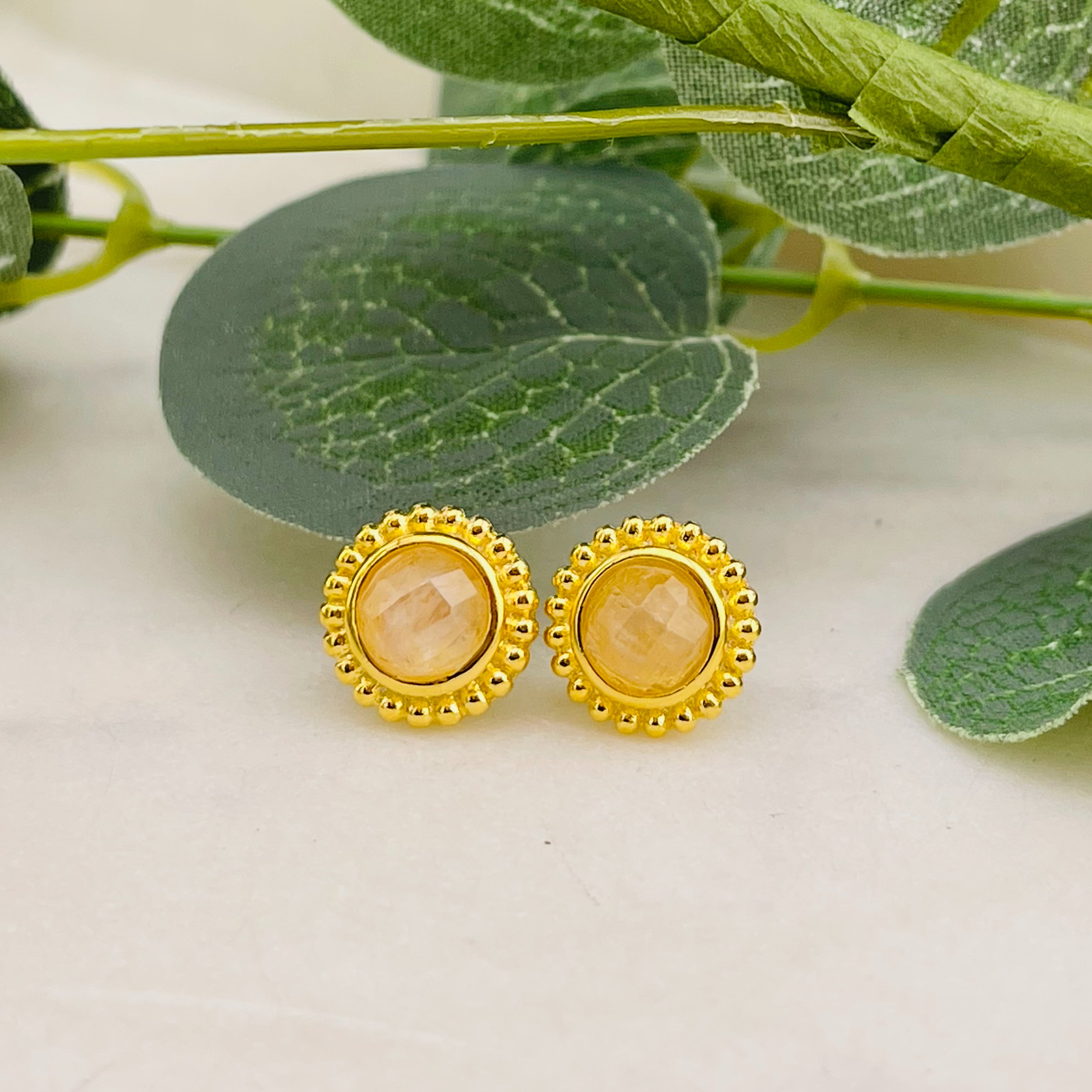 Goldohrstecker mit Mondstein Vintage Style Catiya
