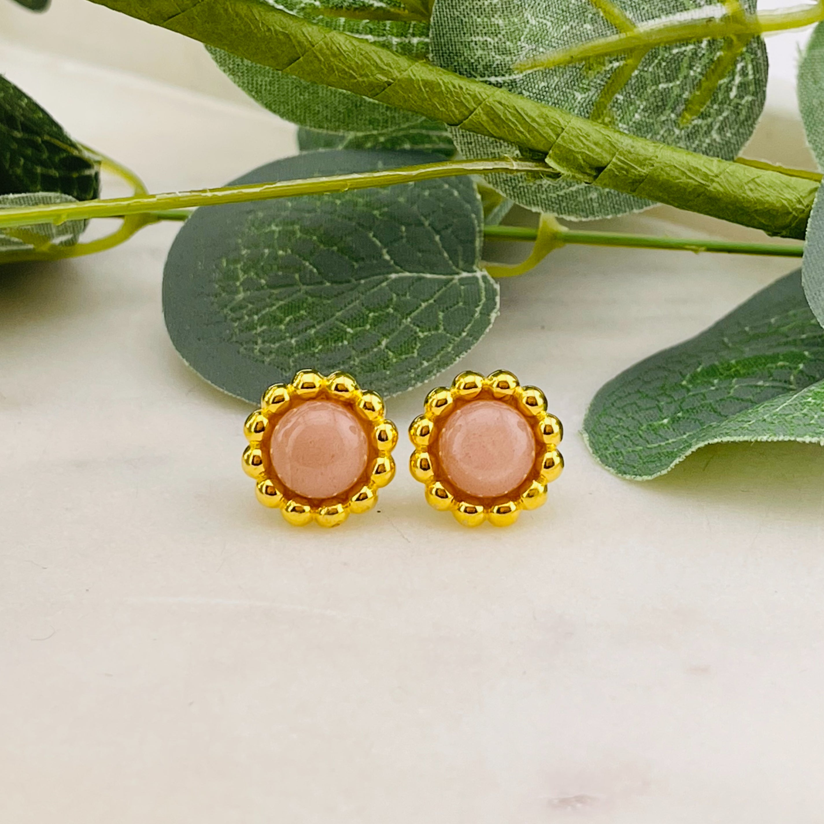 Goldohrstecker mit pfirsich-orangem Mondstein Boho-Style Zephir