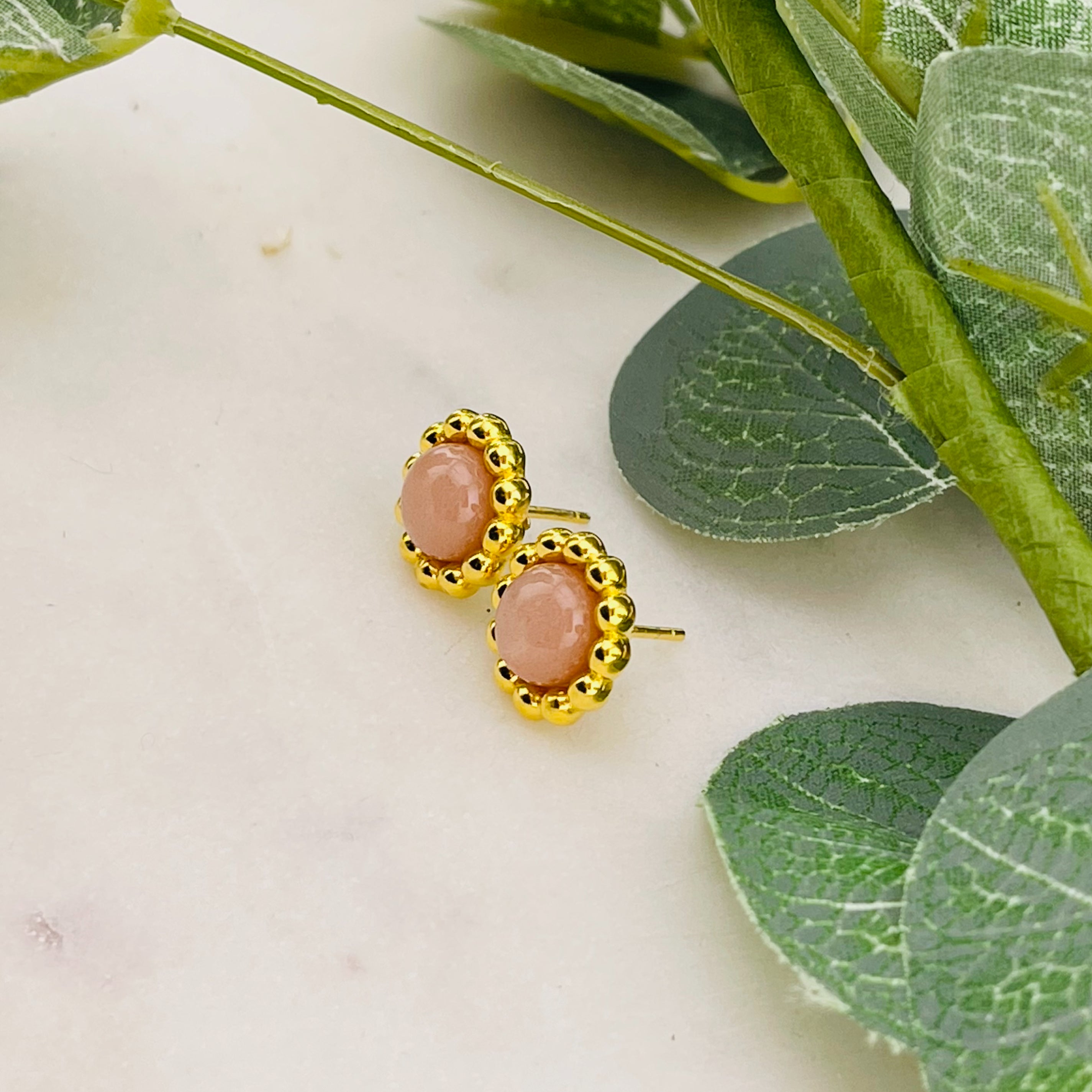 Goldohrstecker mit pfirsich-orangem Mondstein Boho-Style Zephir