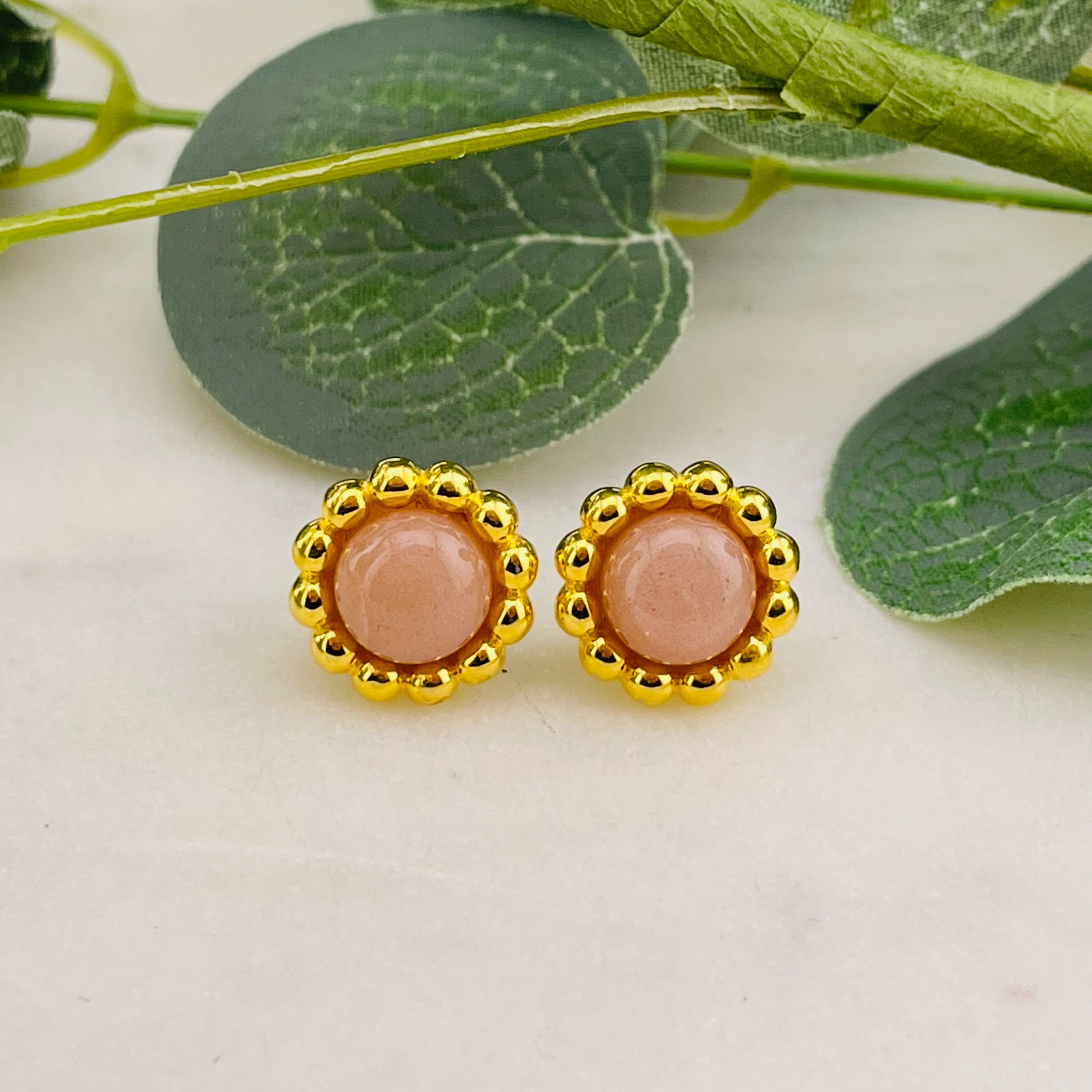 Goldohrstecker mit pfirsich-orangem Mondstein Boho-Style Zephir