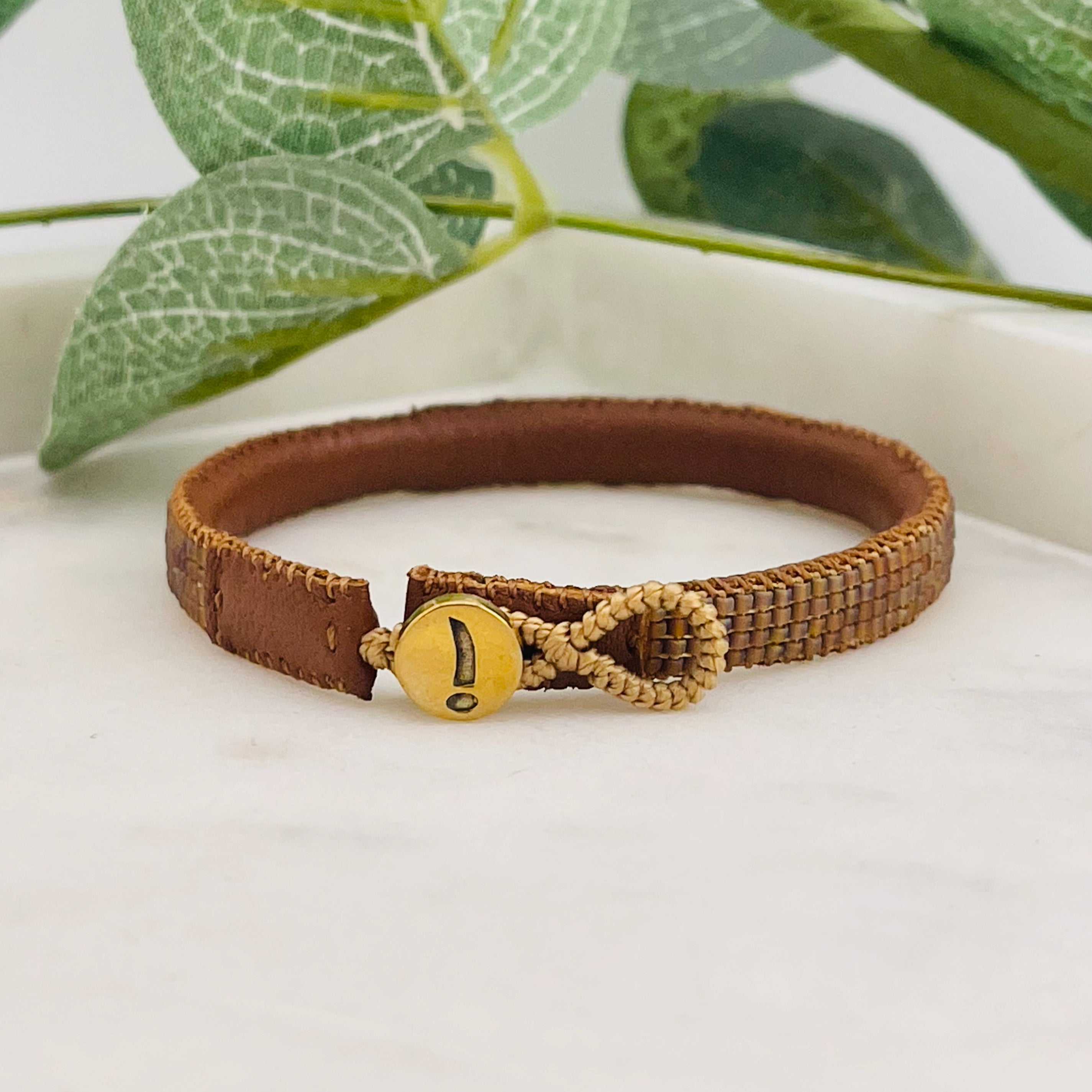 Trendiges Lederarmband mit braunen Perlen Fay Root