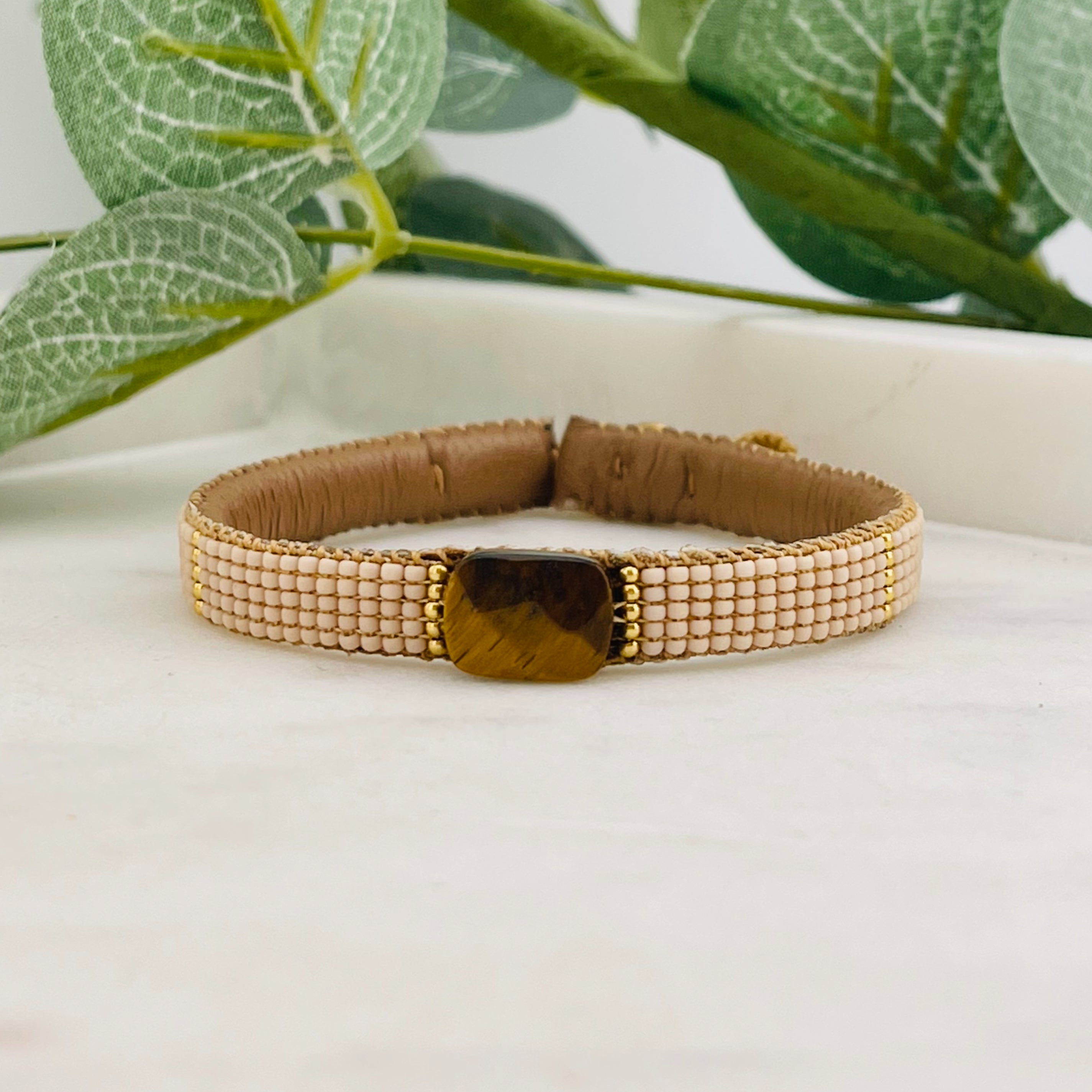 Braunes Lederarmband mit beigen Miyuki-Perlen Ted Beige