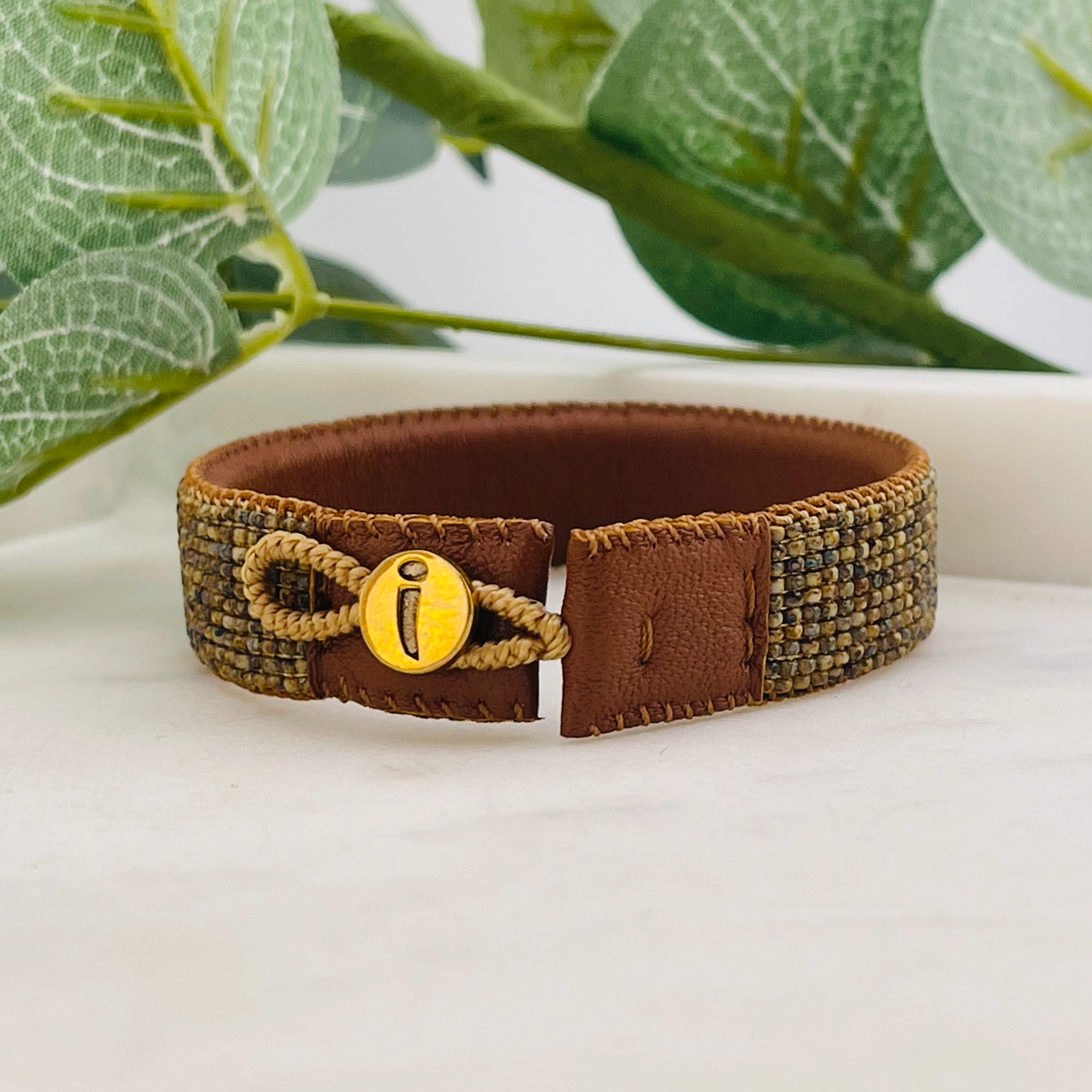 Braunes Lederarmband mit Miyuki-Perlen Empire Kahki
