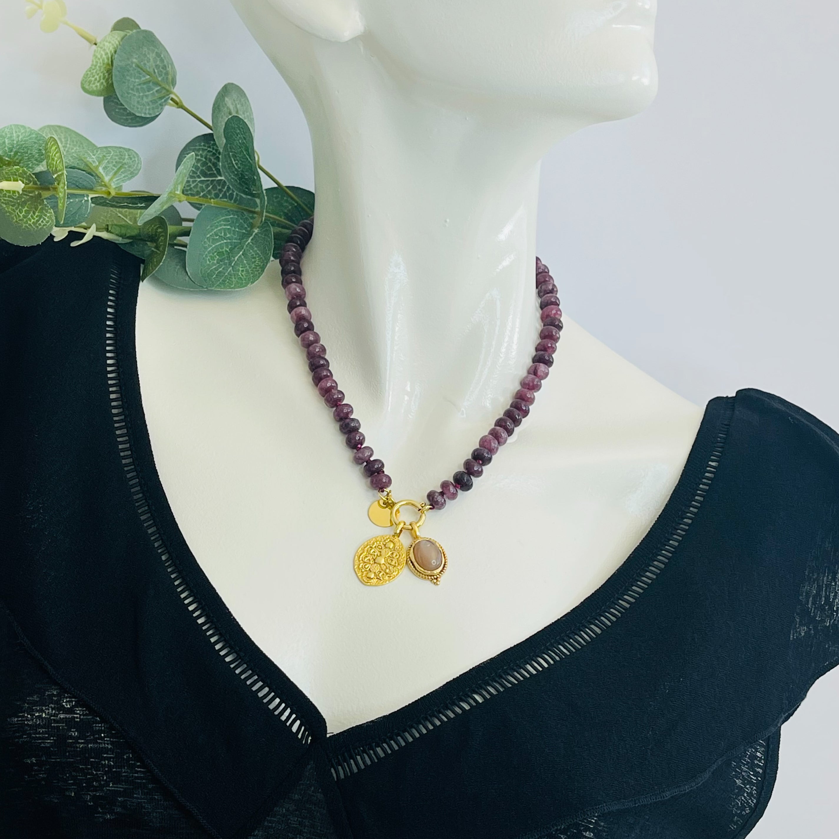 Pink Sand Halskette weinrote Jade und Gold Aminea