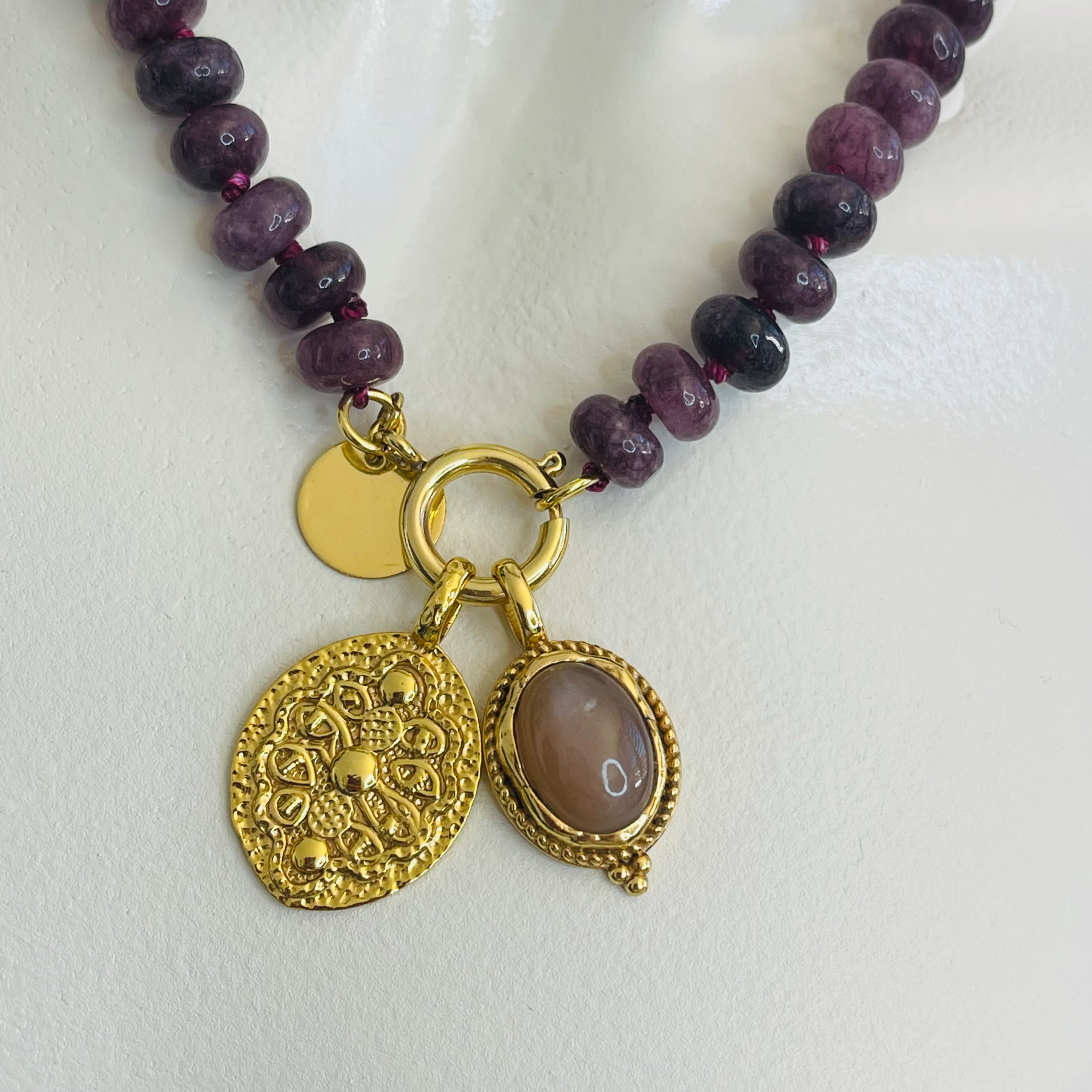 Pink Sand Halskette weinrote Jade und Gold Aminea