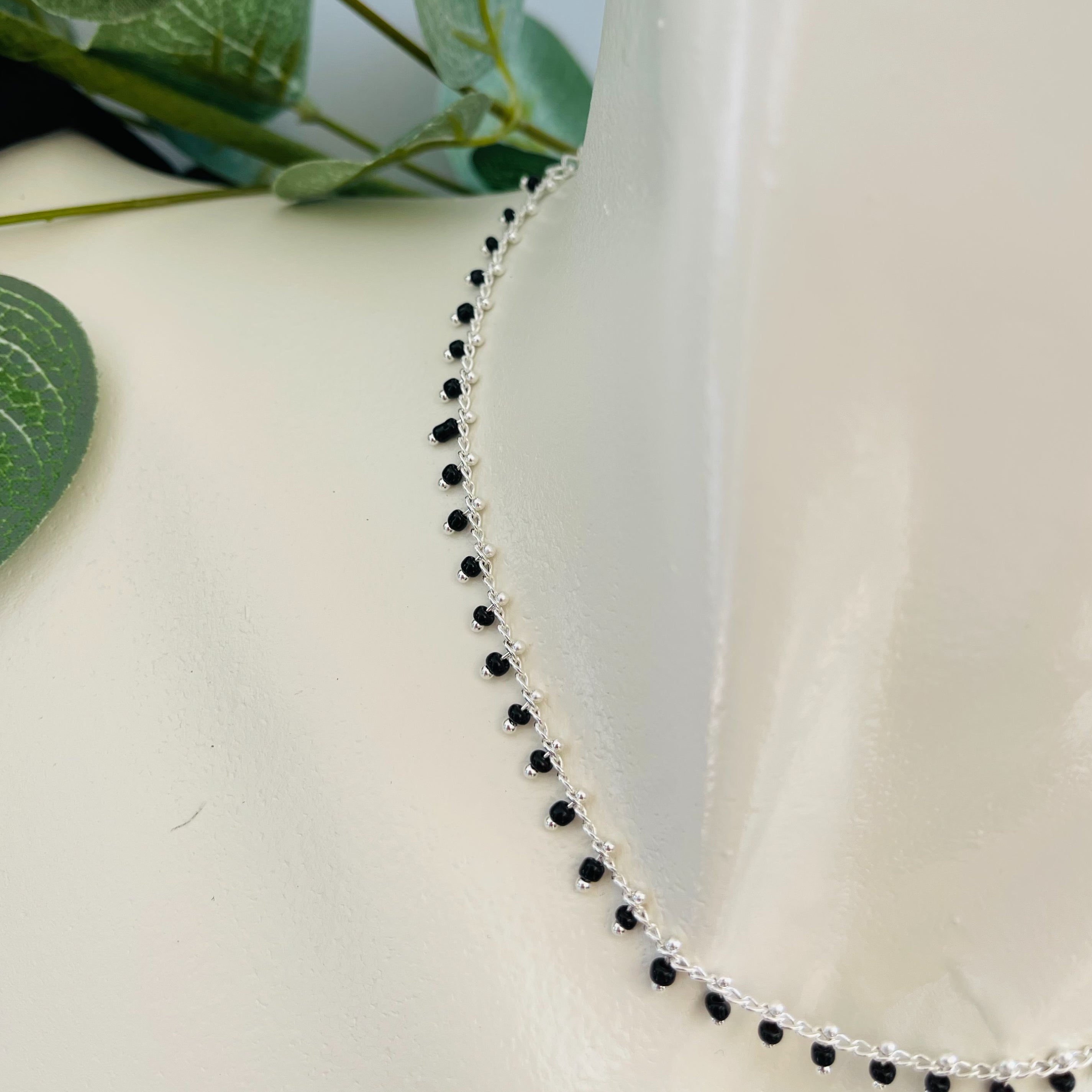 Feine Boho Silberkette mit schwarzen Perlen Bairo Malla