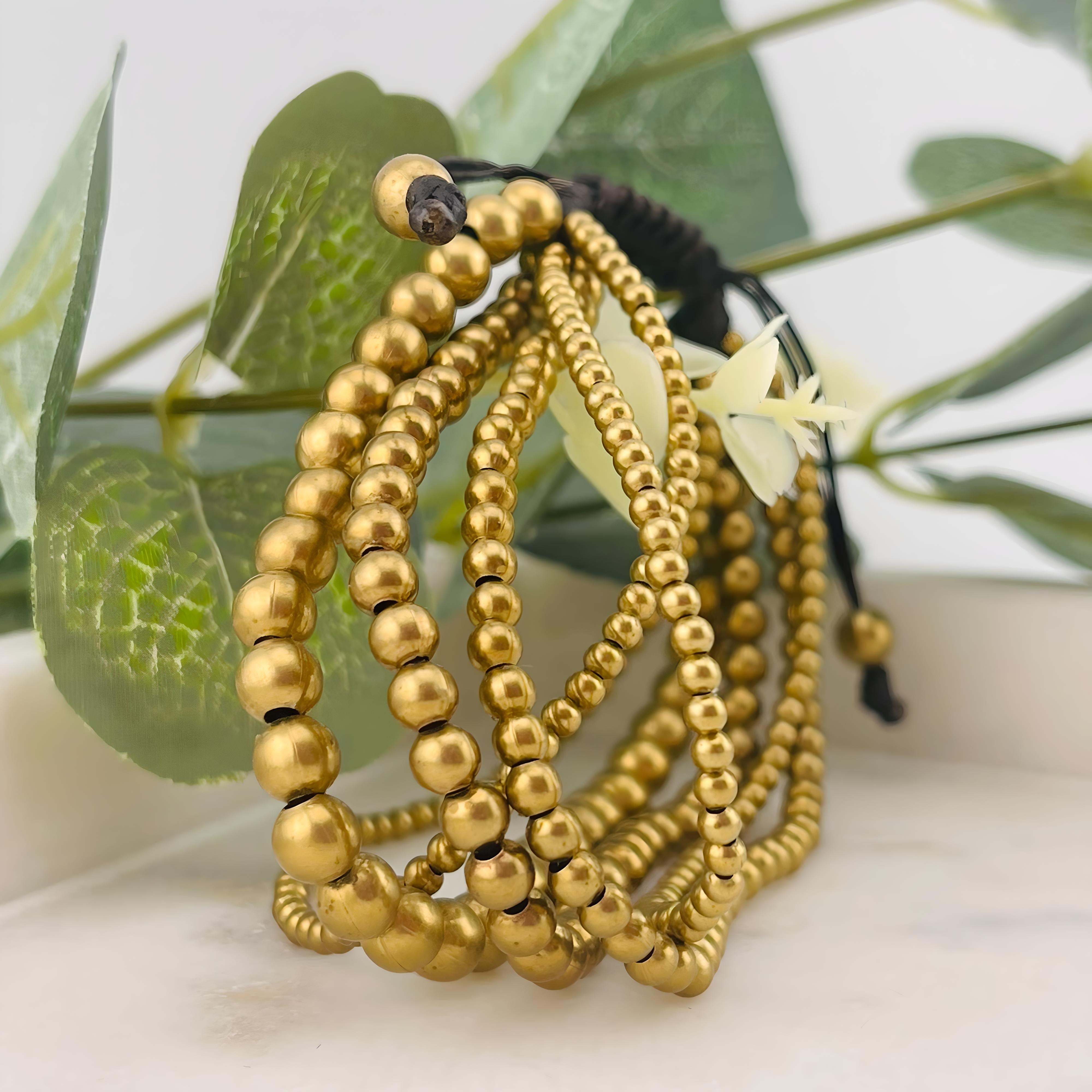 Multistrang Zugarmband Boho-Style mit goldenen Messingperlen Joella