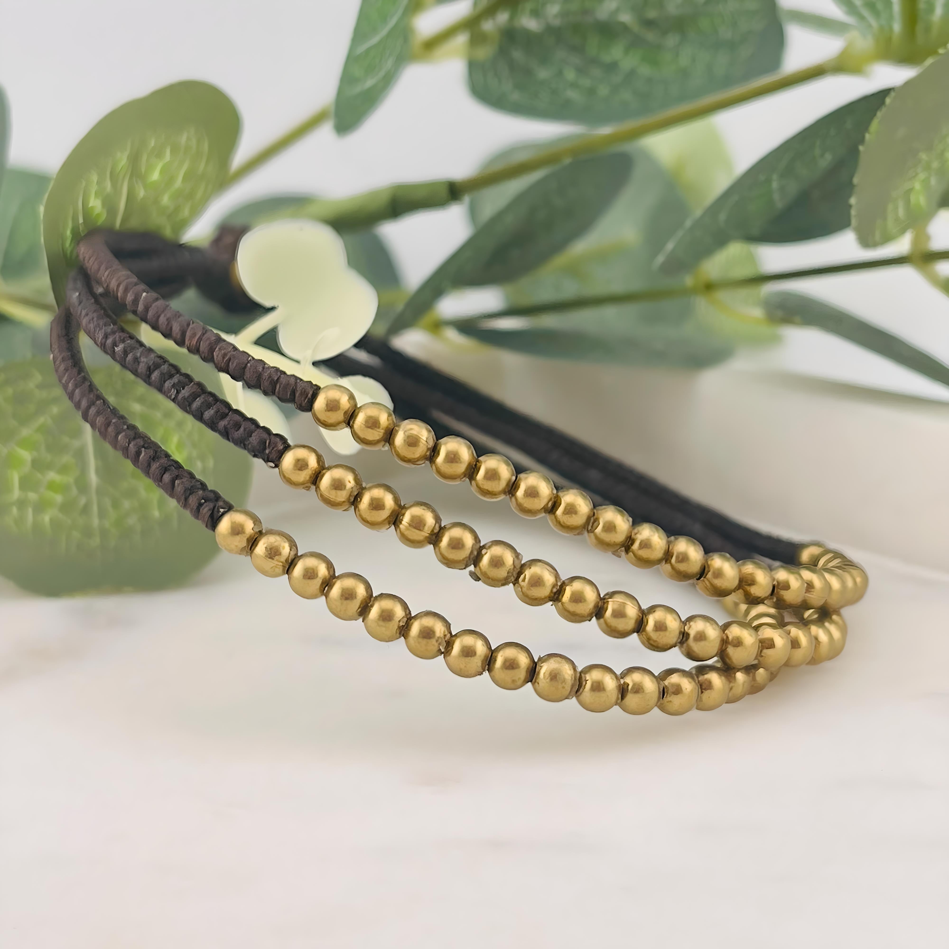 Boho Multistrang Fusskettchen mit goldenen Messingperlen Akiko