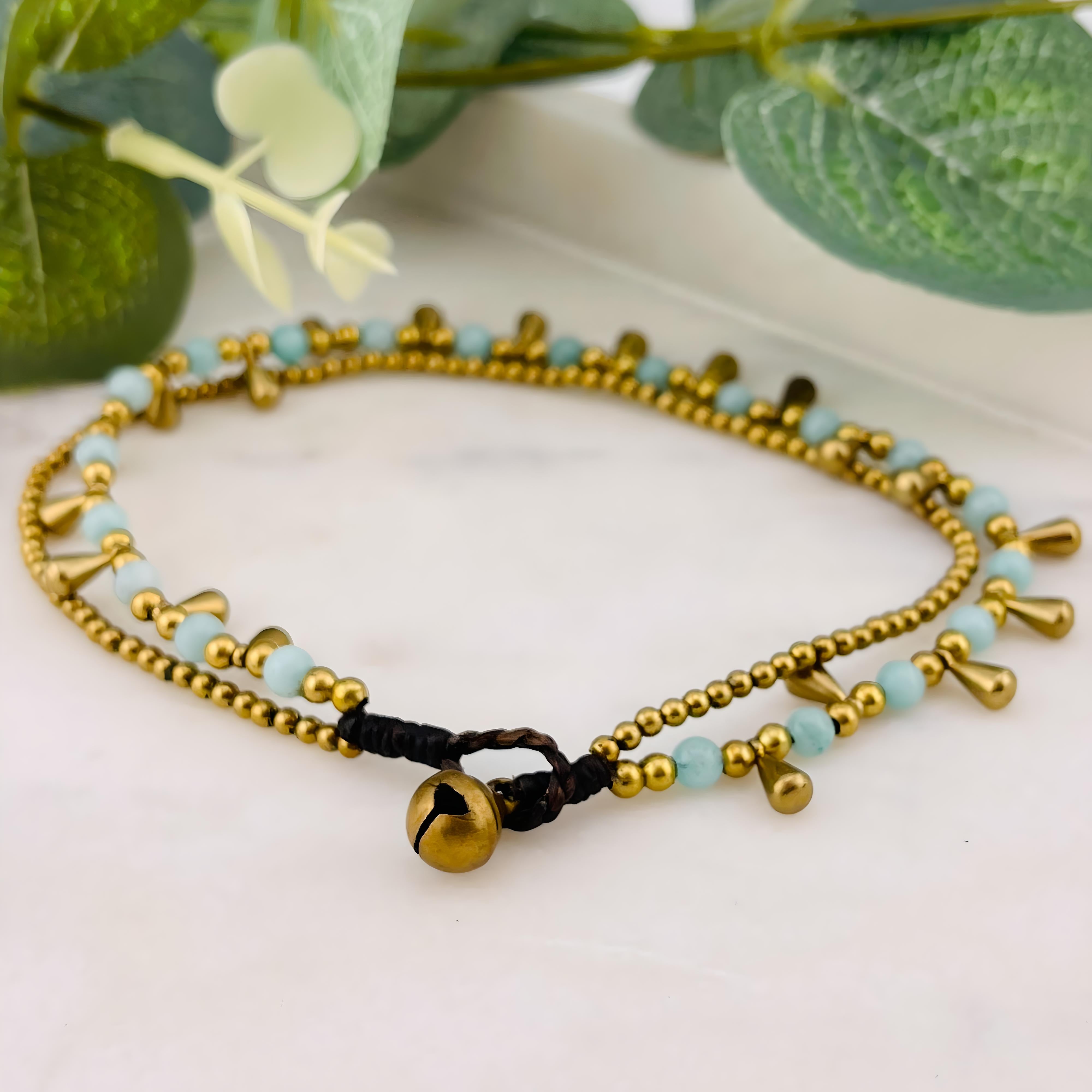 Verspieltes Boho-Fusskettchen mit Gold und türkis Perlen Keira