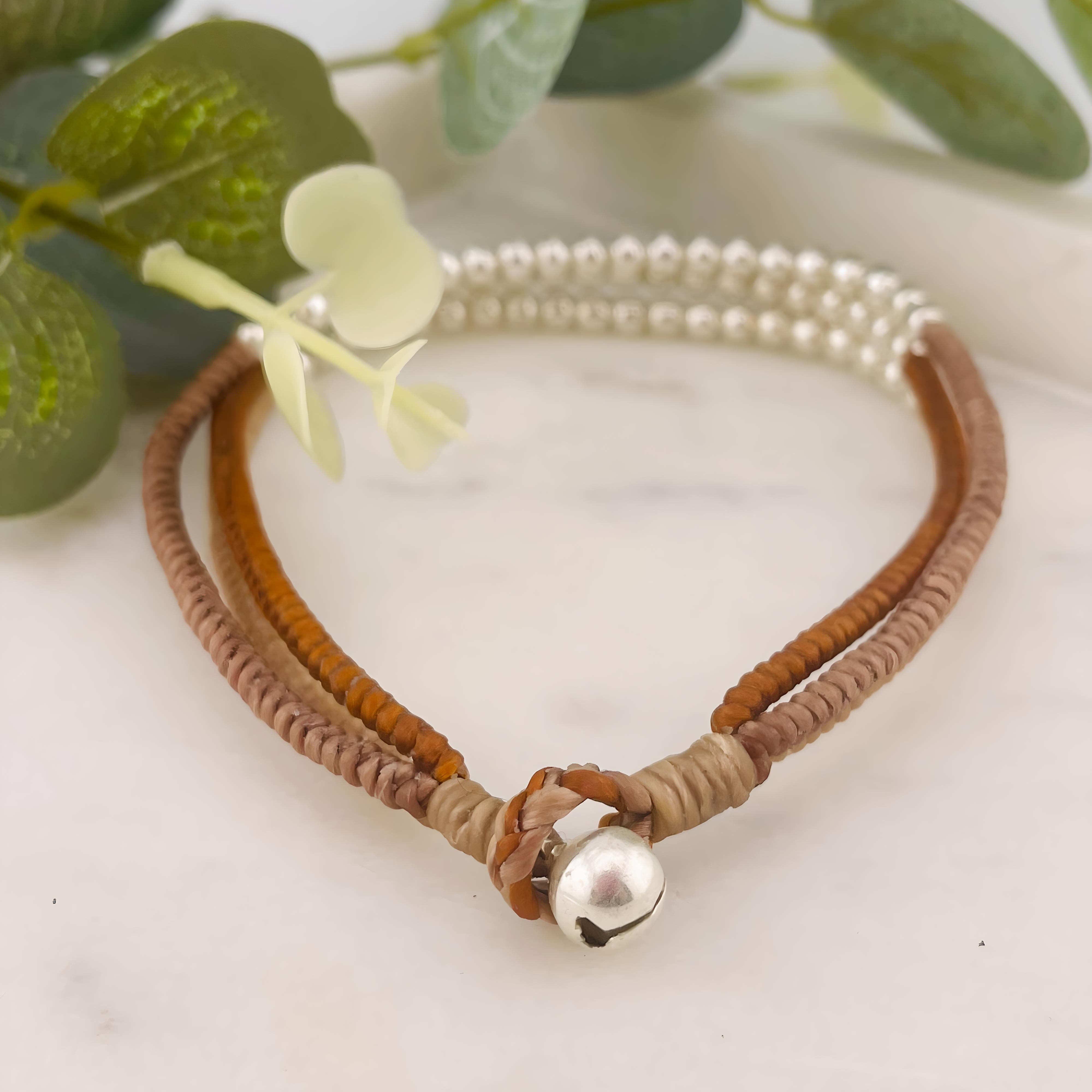 Dreifarbiges Multistrang Boho-Fusskettchen mit Silberperlen Luna