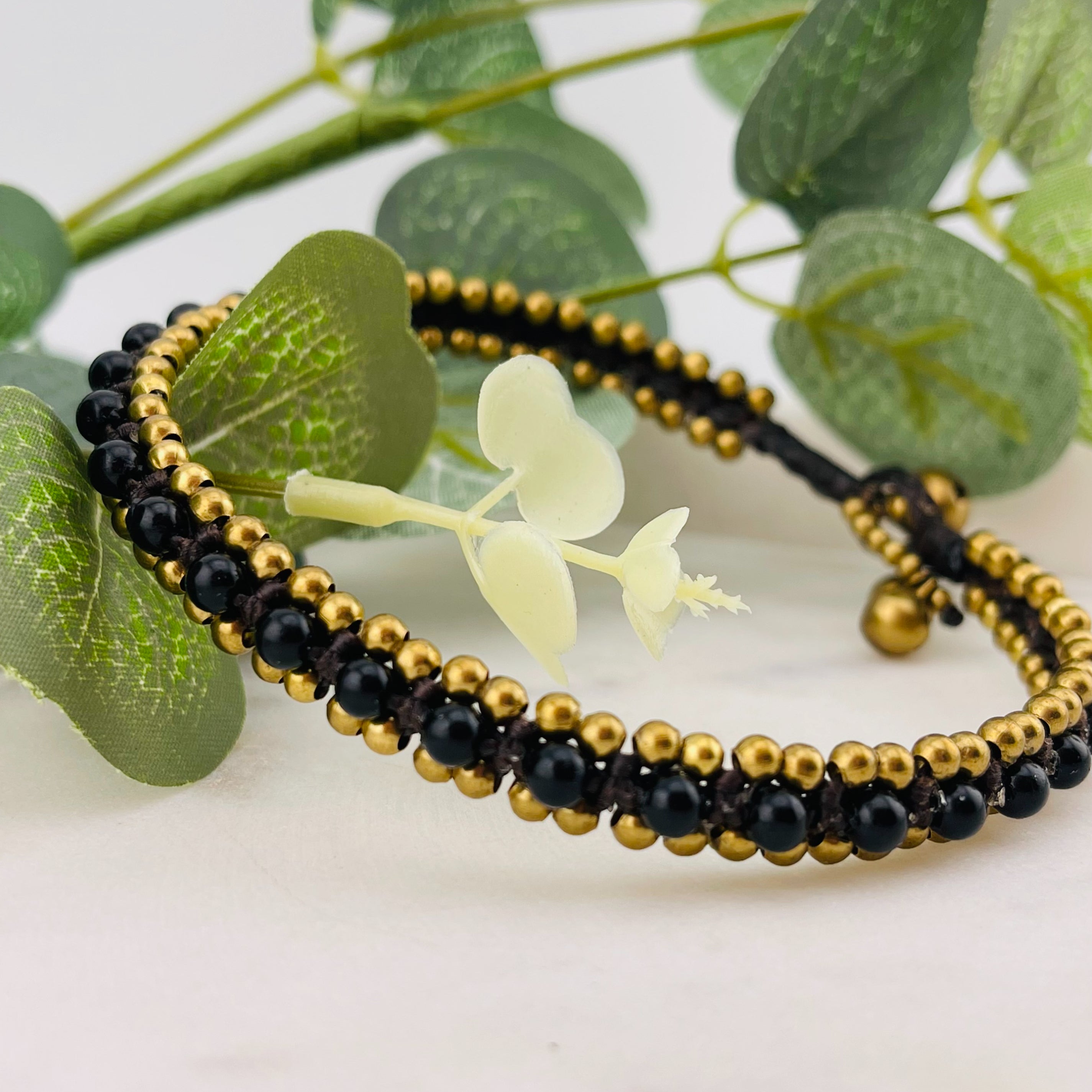 Boho Fusskettchen mit Perlen in Schwarz und Gold Meg
