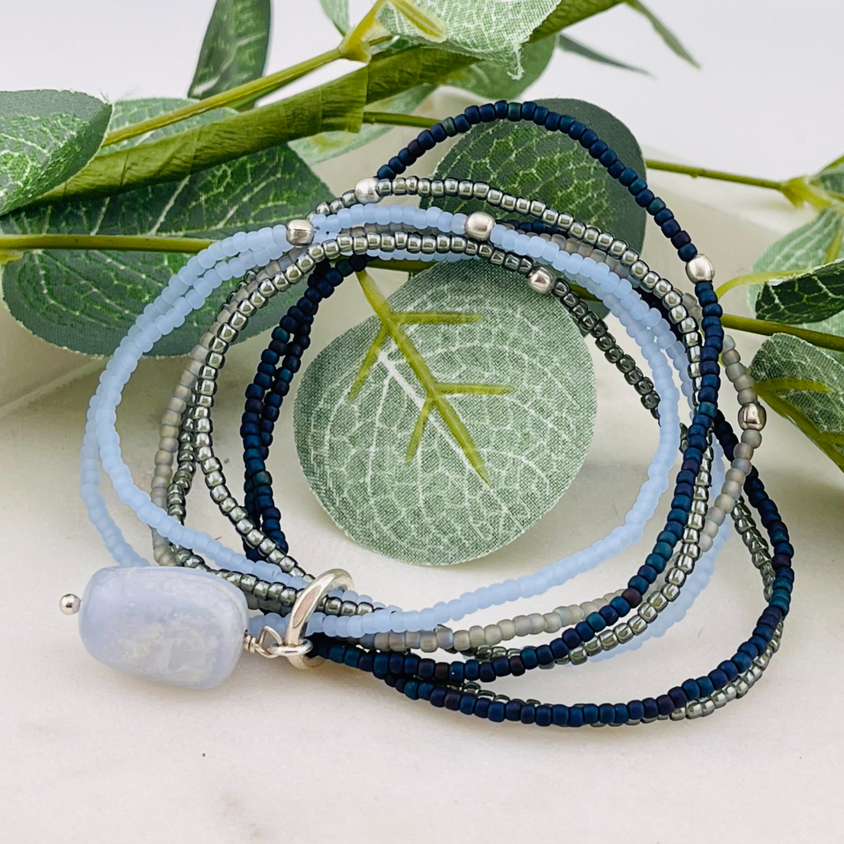 Multistrang Perlenarmband Nirmala Blauer Achat Silber