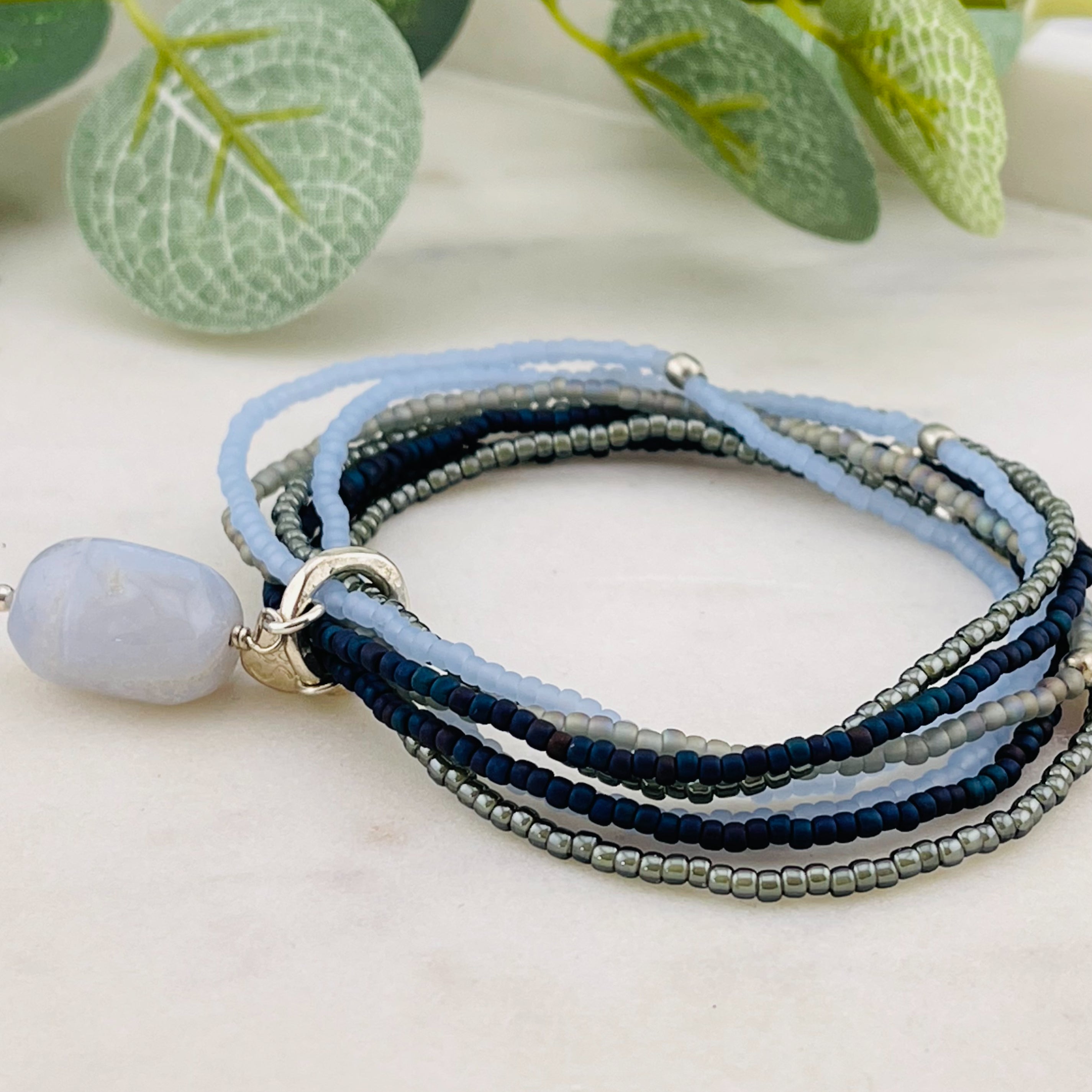 Multistrang Perlenarmband Nirmala Blauer Achat Silber