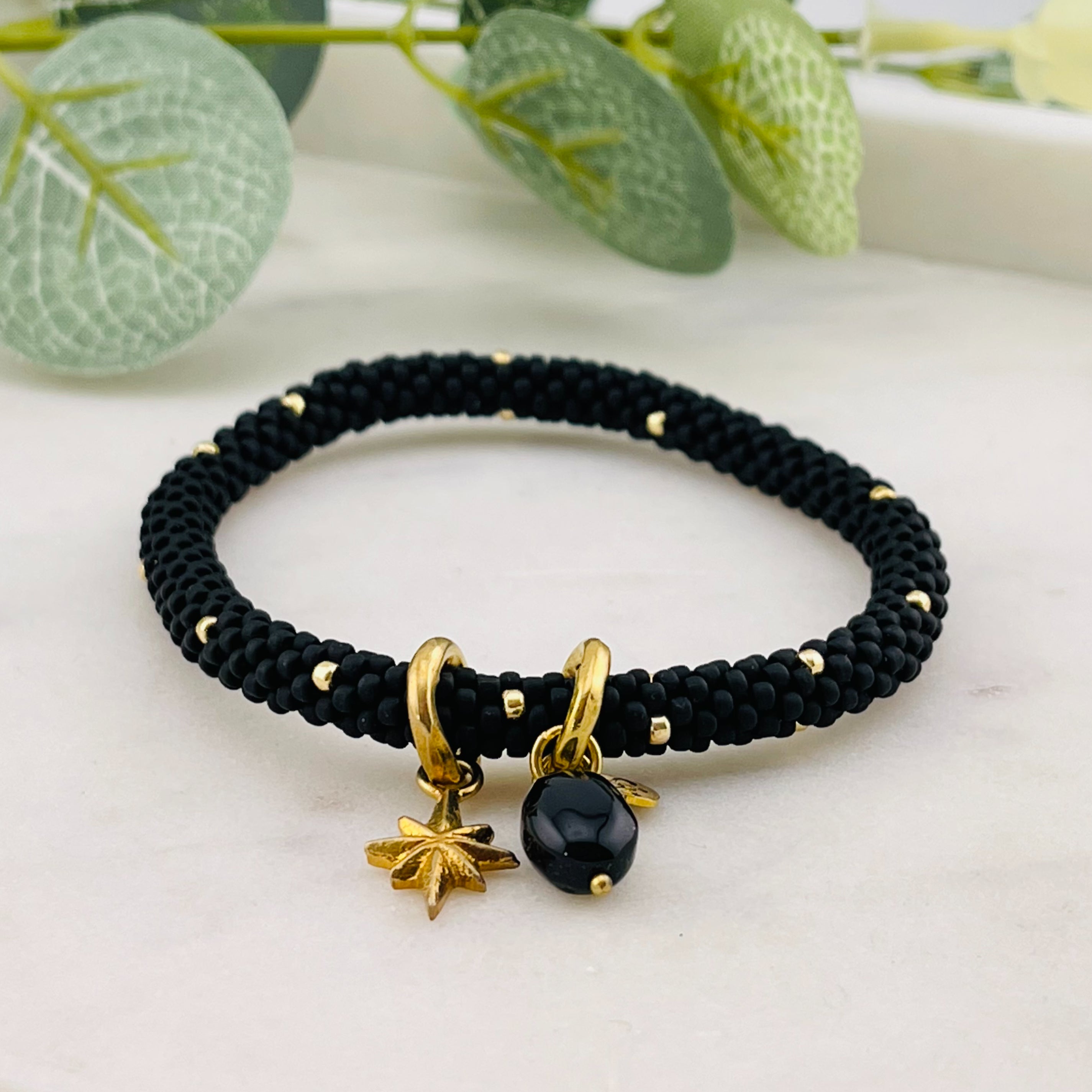 Perlenarmband Schwarz Gold "Jacky Multi Color Star Black Onyx"